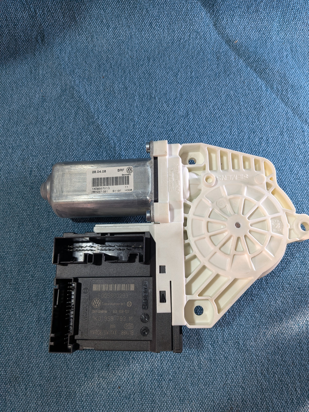 Fënsterhiewermotor viru lénks Passat B6/Golf 5/6/Jetta 3 1K0959701Q/Z4F NOS M5