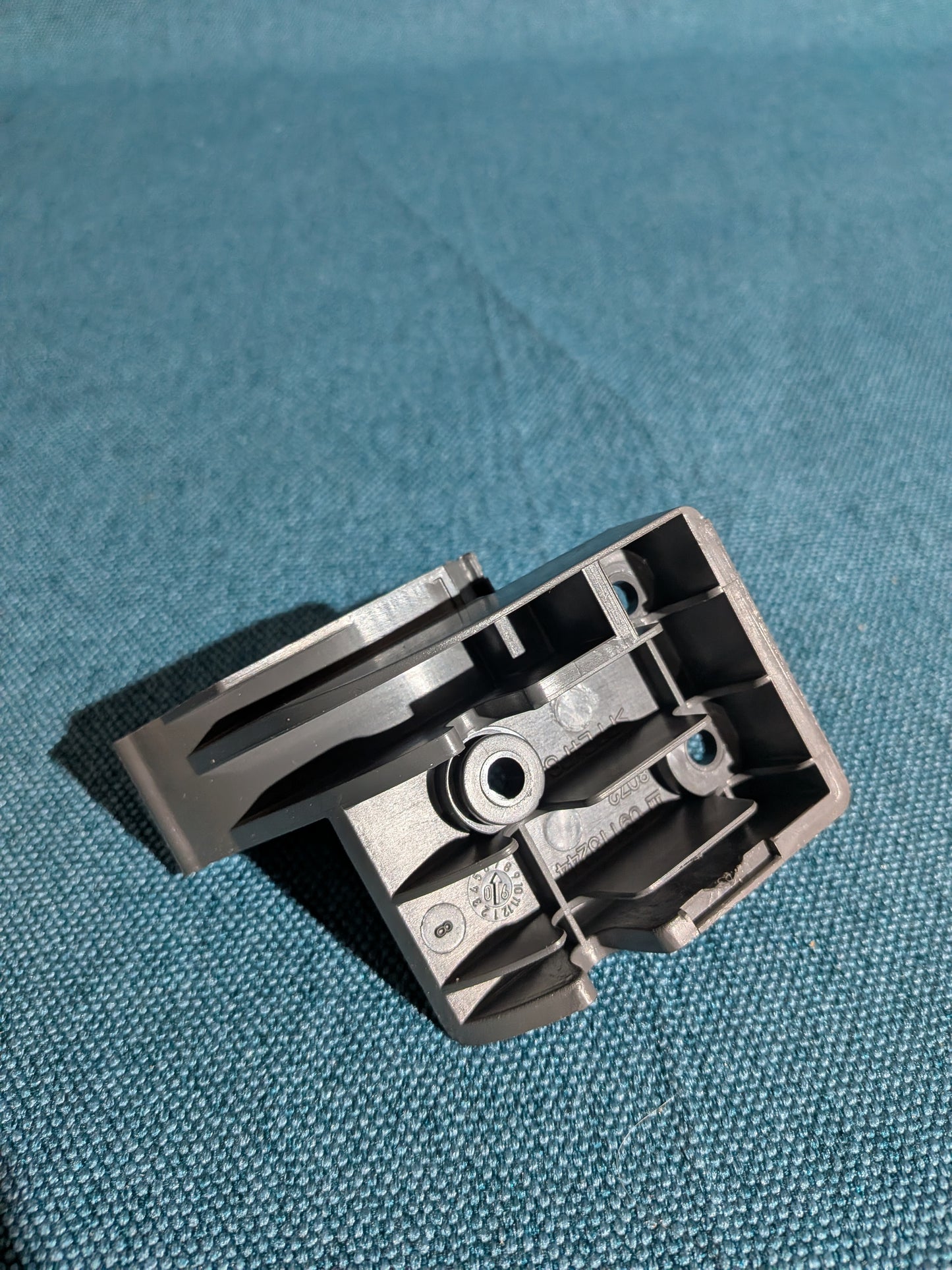 Hutablagen Halter rechts Opel Corsa C GM09115244 NOS A11