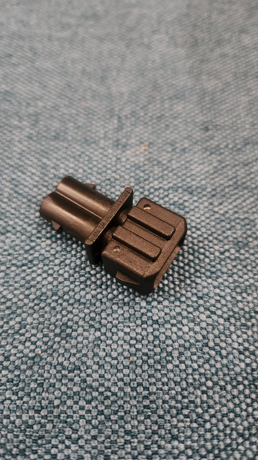 Flat connector housing 2-pin Golf/Jetta/2/3/Vento/Corrado/Passat/B3/B4/3B/BG/Caddy9KV/Polo/6N/9N/T4/T5/LT1/LT2/Scirocco2/Golf4/Bora/Lupo/Sharan/Audi A3 357972762 Nos K7
