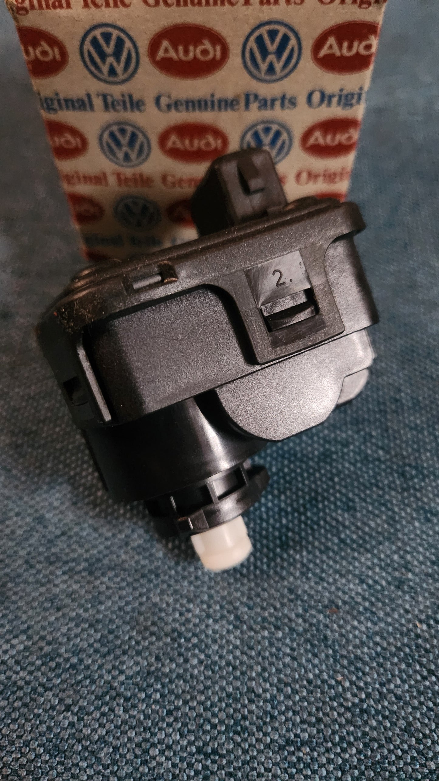 Headlight range control actuator for Golf 3/Vento/Audi 80 B4/Passat B4/T4/100/200/A6/C4/A4 B5 1H0941295E Nos I5