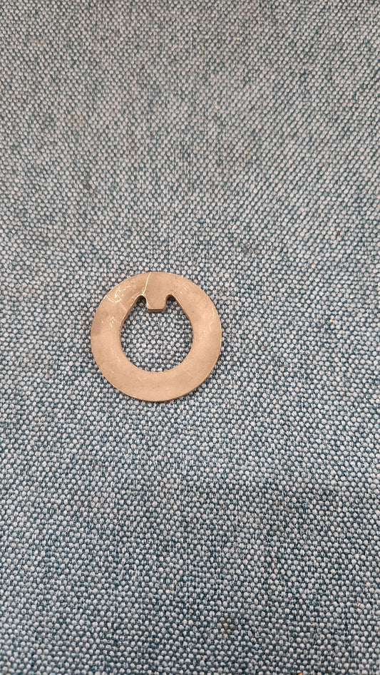 Washer for wheel bearing Golf/Jetta/1/2/Beetle/Type 3/Passat B1/B2/Polo1/Audi 50/T3 Bus/Kübelwagen/Corrado/Derby 311405661 Nos J5