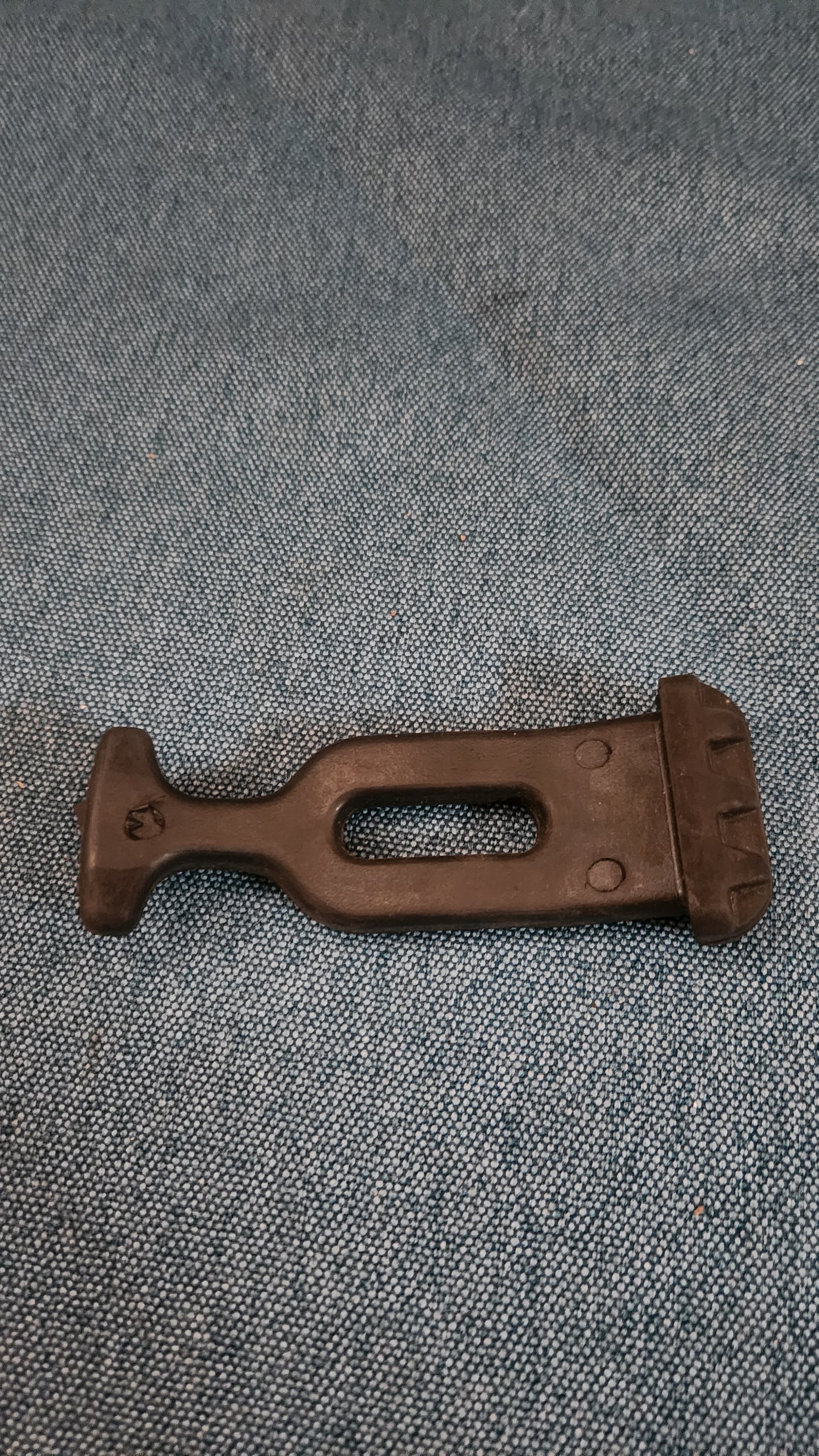 Retaining Strip Rubber Rear Seat Bench Polo 1/86C/Derby/Audi 50 861885494 Nos L3