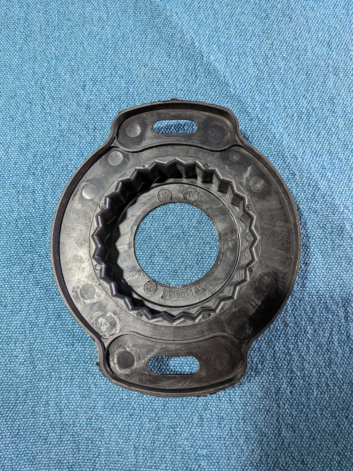 Sécherungskapp fir Lagerring T2/T3 Bus 091301197 NOS B15