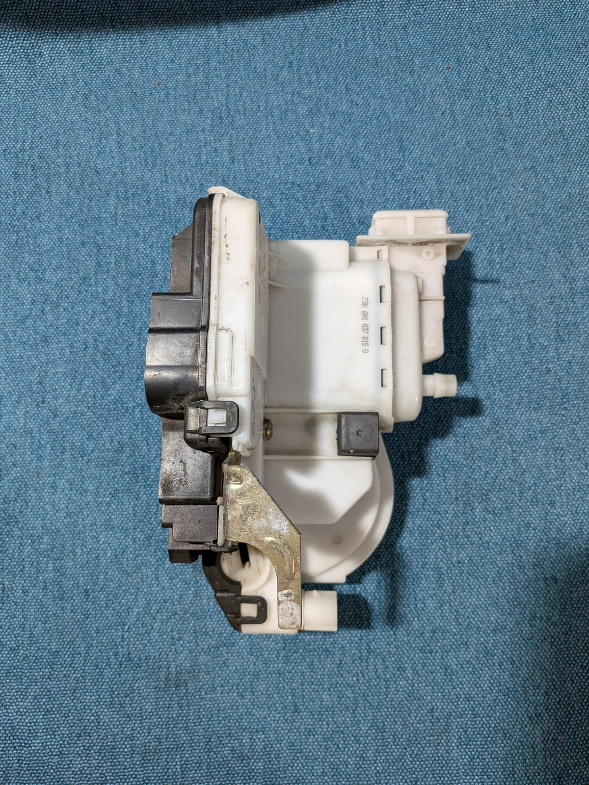 Türschloss vorne links Polo 6N 6N1837015D Gebraucht C9
