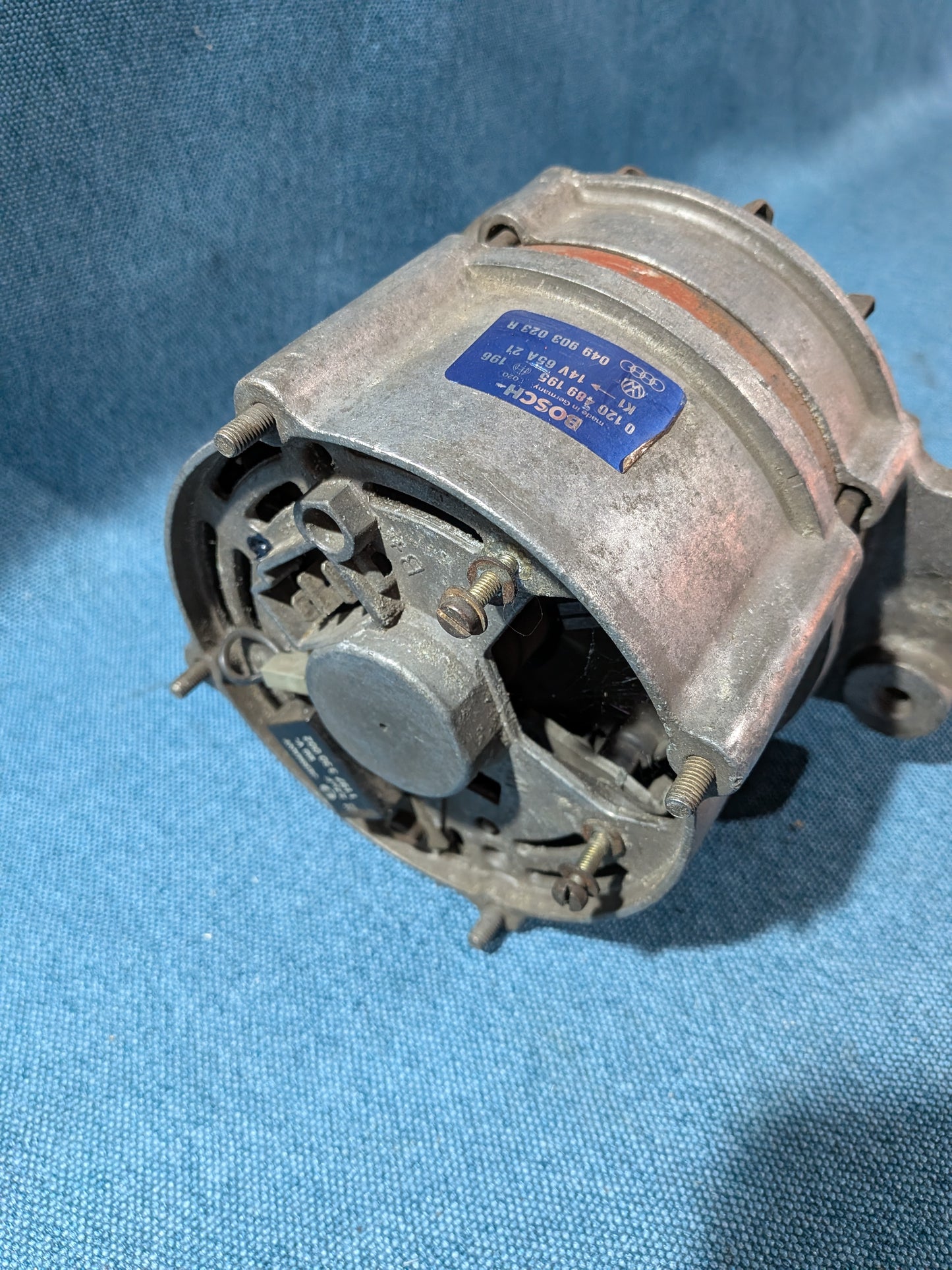 Lichtmaschine Golf/Jetta/Scirocco/1/2/Caddy14D/LT1/Passat/B1/B2/T2/T3 Bus/Audi 80/90/B2/100/200/C2/C3 049903023R Gebraucht A17