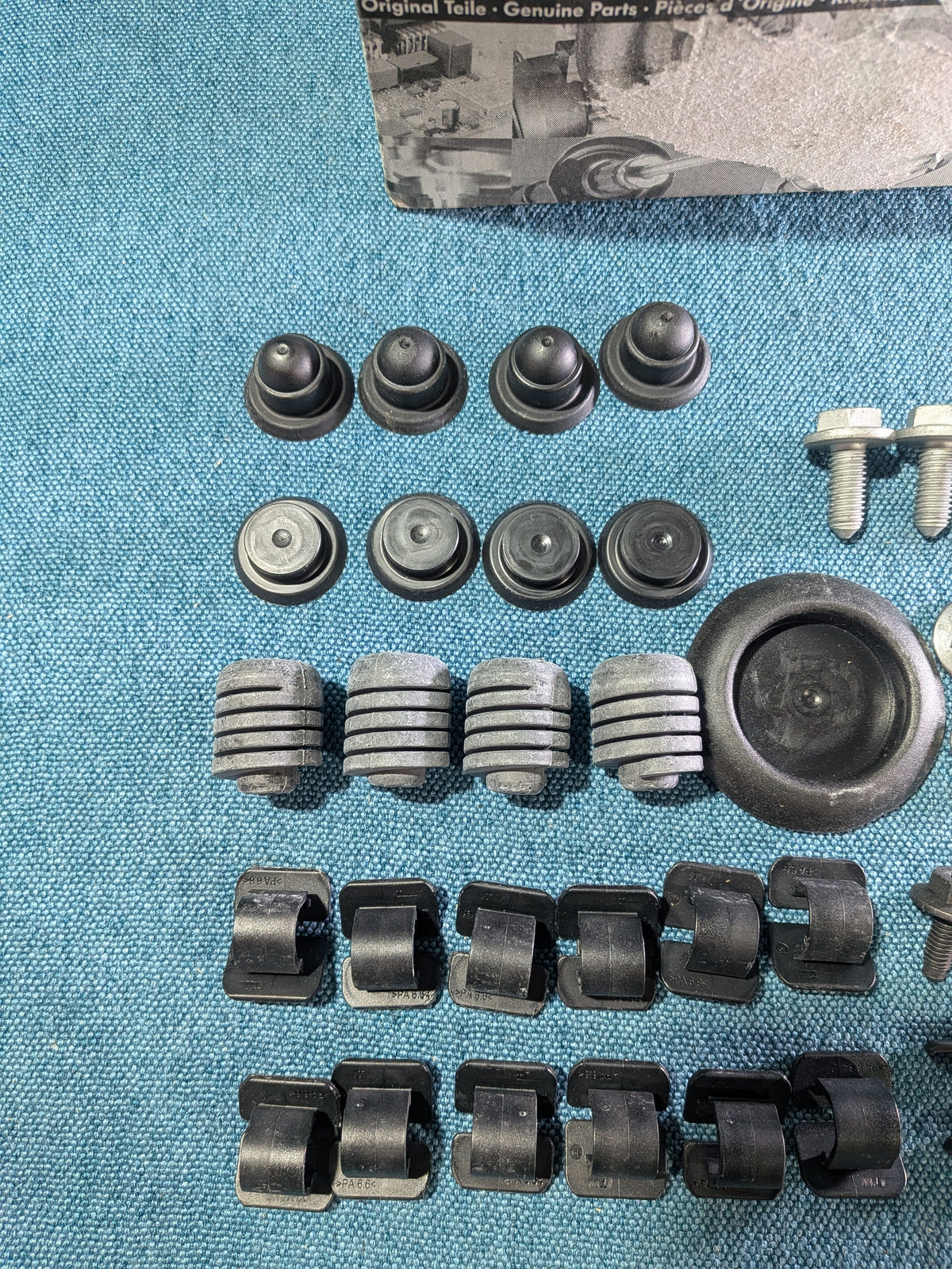 Befestigungssazt Moterhaub Golf 7/Seat Leon 5G0898615 NOS G1