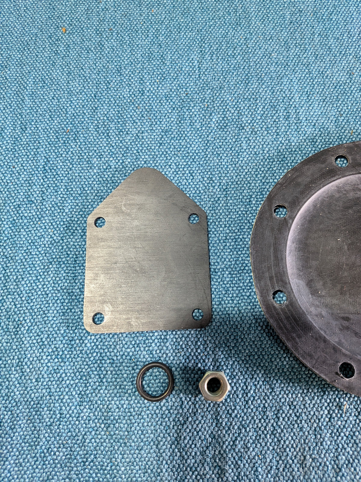 Membrane für Vakuumpumpe Caddy14D/Golf/Jetta/1/2/Iltis/Passat/B2/B3/Santana/T3 Bus/Audi 80/90/B2/B3 068198821A NOS/Neu B24