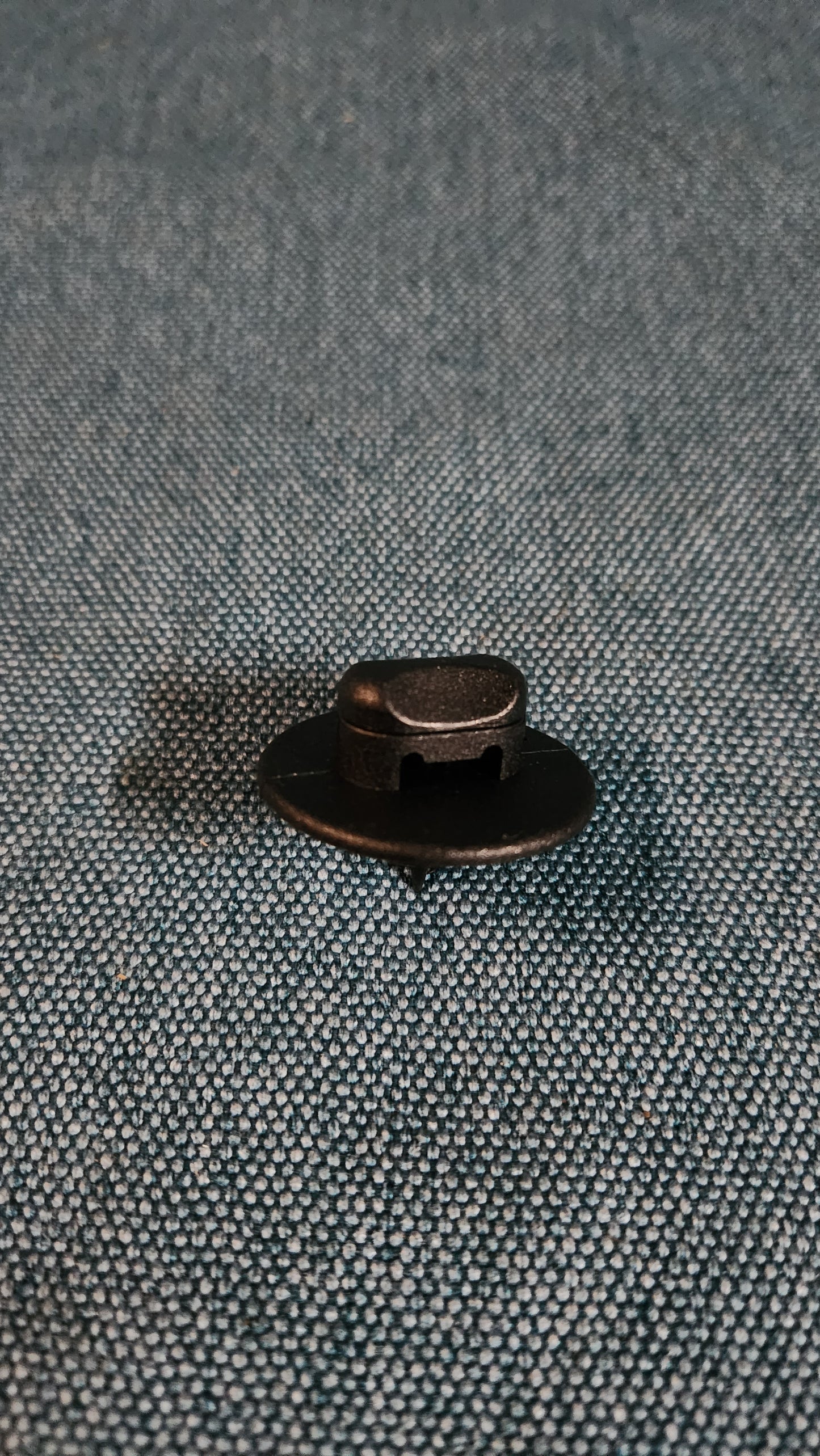 Floor mat fastener VW/Audi 3D0061796 New Old Stock L8