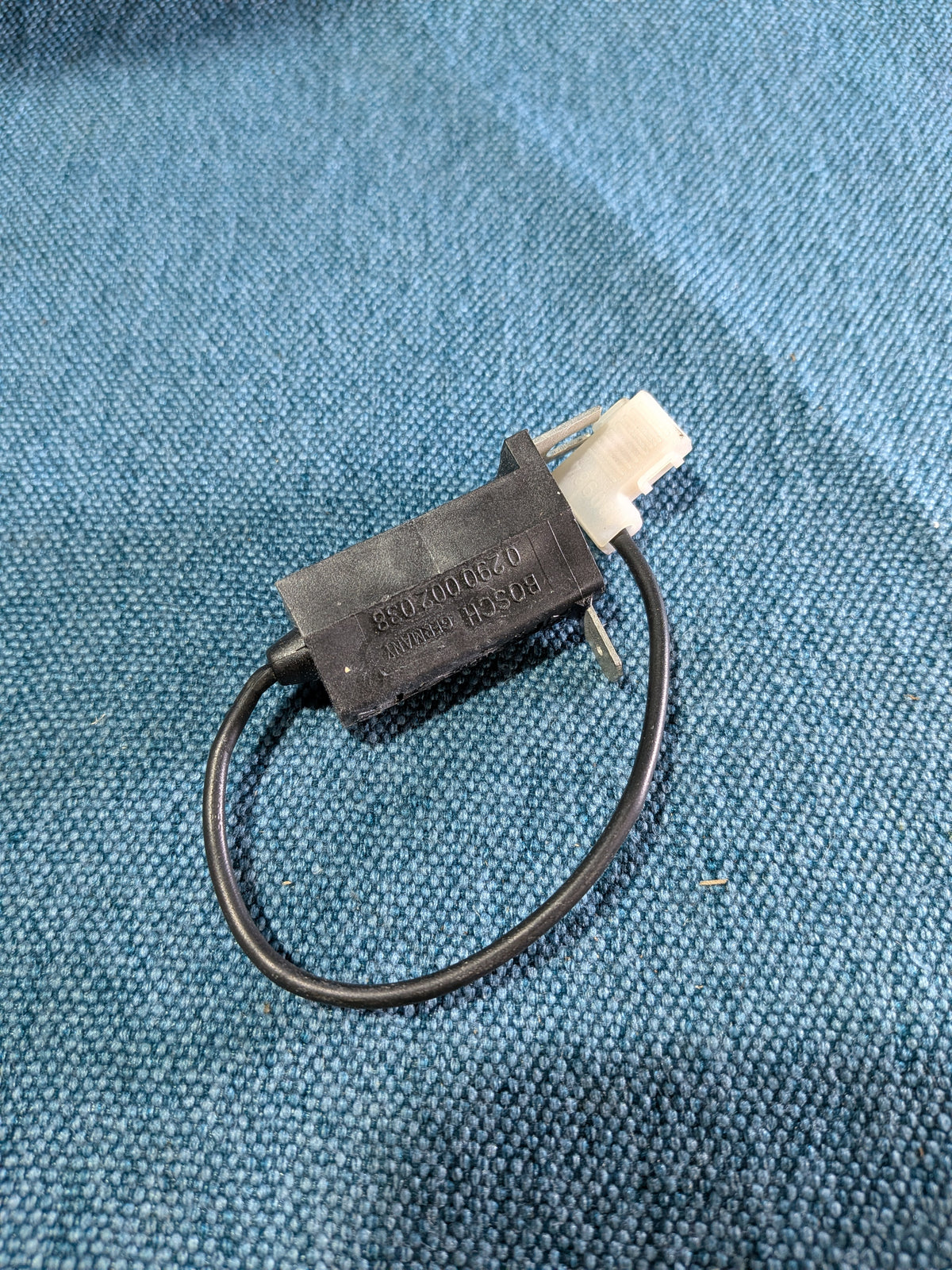 Interference suppression filter Polo/1/Derby/Audi 50/80/90/B3/B4/100/200/C3 055905296 NOS B19