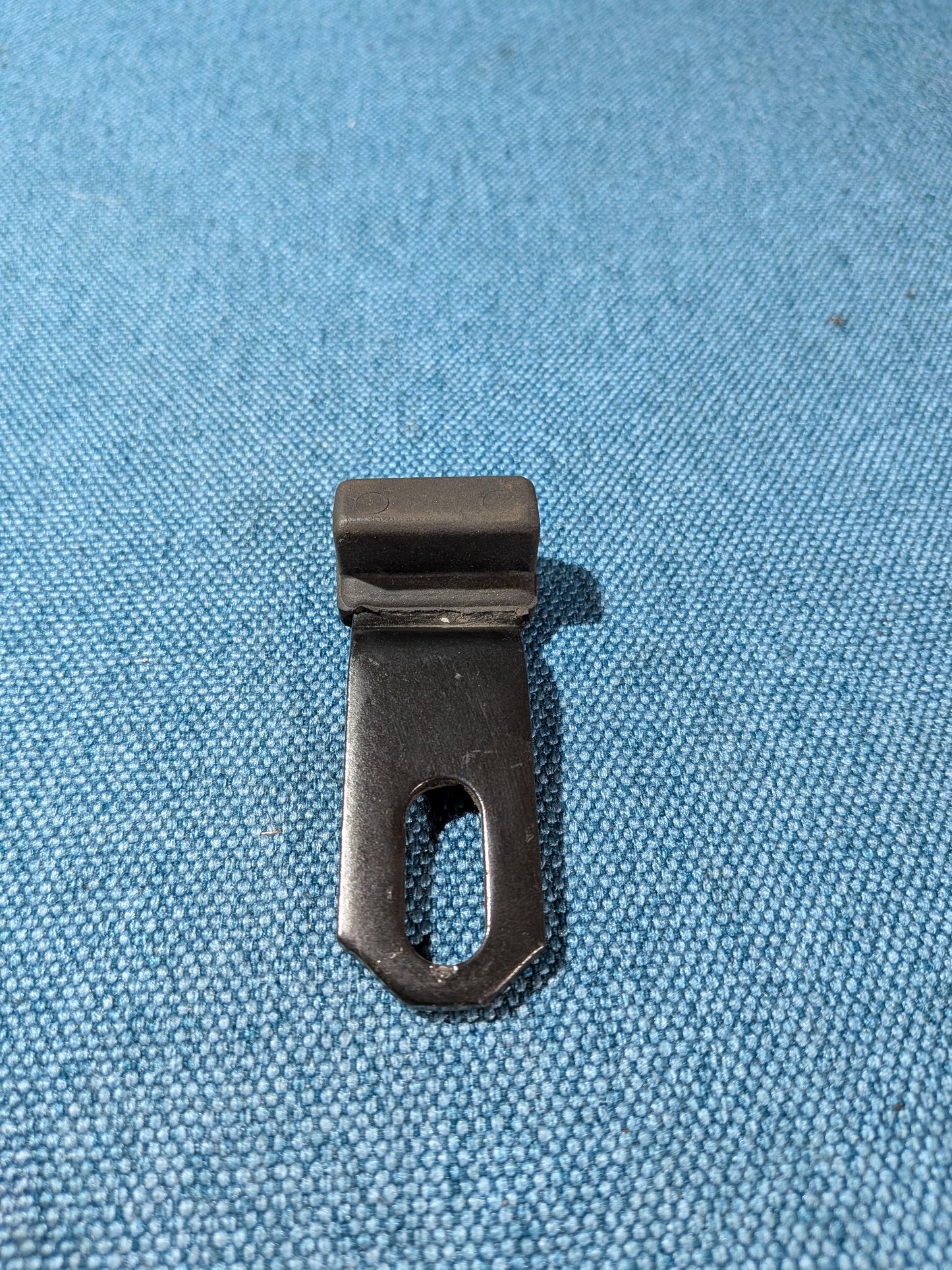 Anschlagpuffer Heckklappe Audi 80/90/Typ 89 B3 893827247A NOS A13