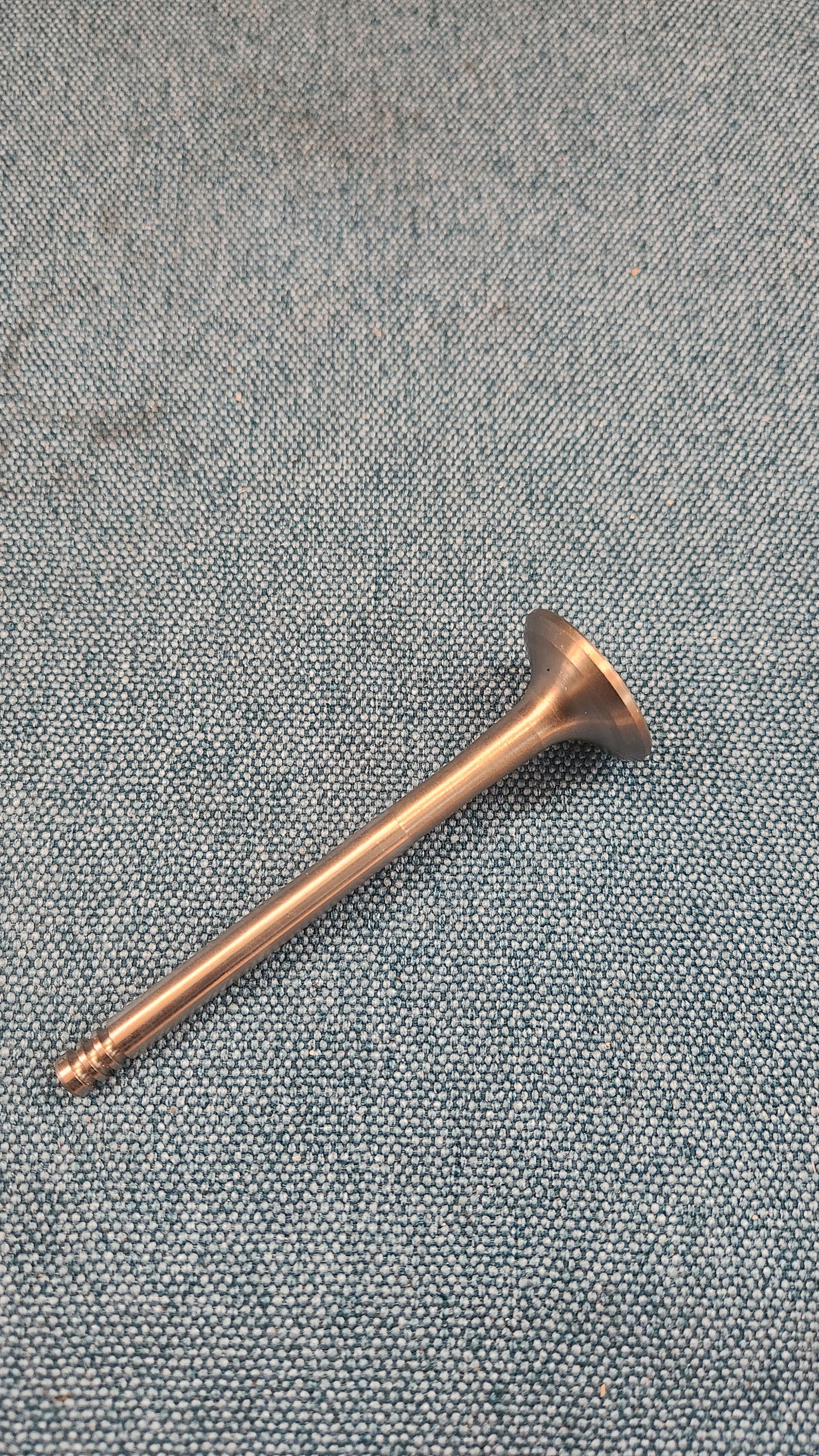 Exhaust Valve Golf3/4/Vento/Polo6N/86C 030109611D NOS M2