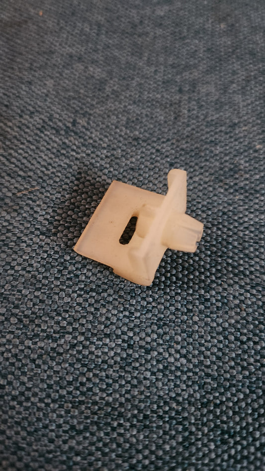 Clip for door panel without spreader T4/Golf/Jetta2/Scirocco2/Passat 32B B2 321867299B Nos I6