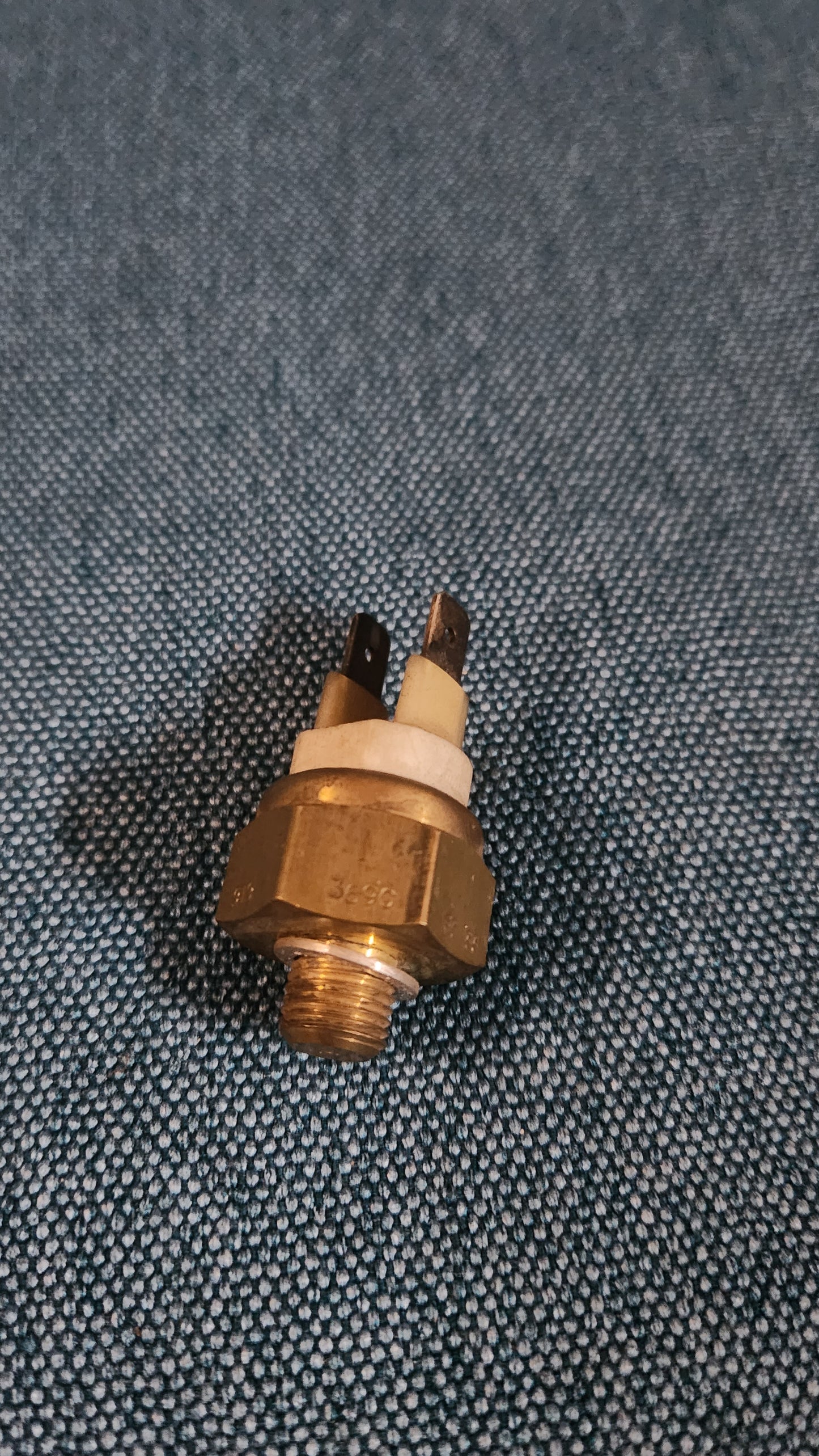 Coolant Temperature Sensor Thermoswitch 2-Pin White Golf/Jetta/1/2/Passat B1/B2/T3 Bus/Polo86C/Scirocco 2 035919369C Nos M6