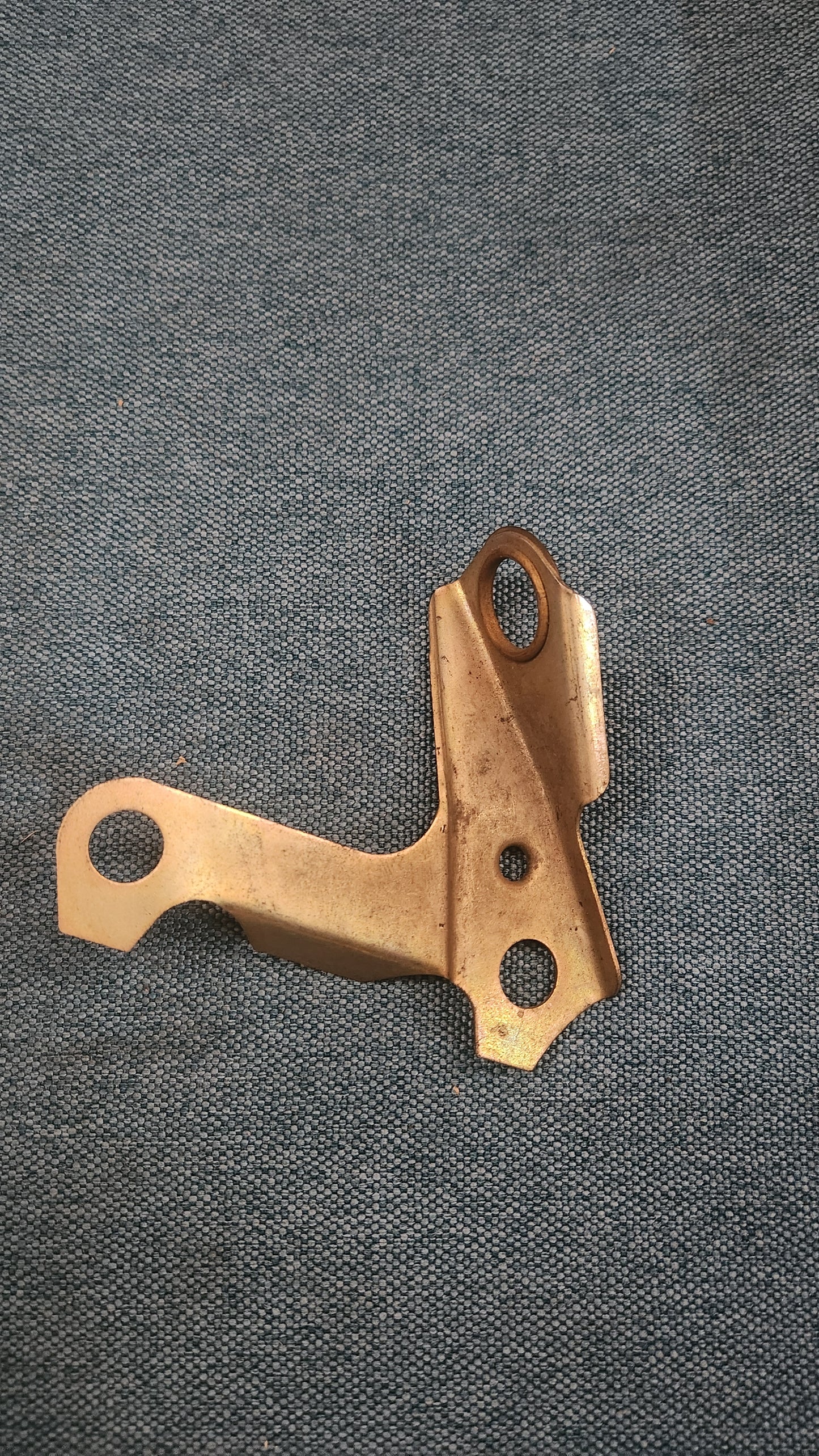 Mercedes R107 W114 W115 Halter Bremsschlauch Vorderachse 1074201186 Nos K7