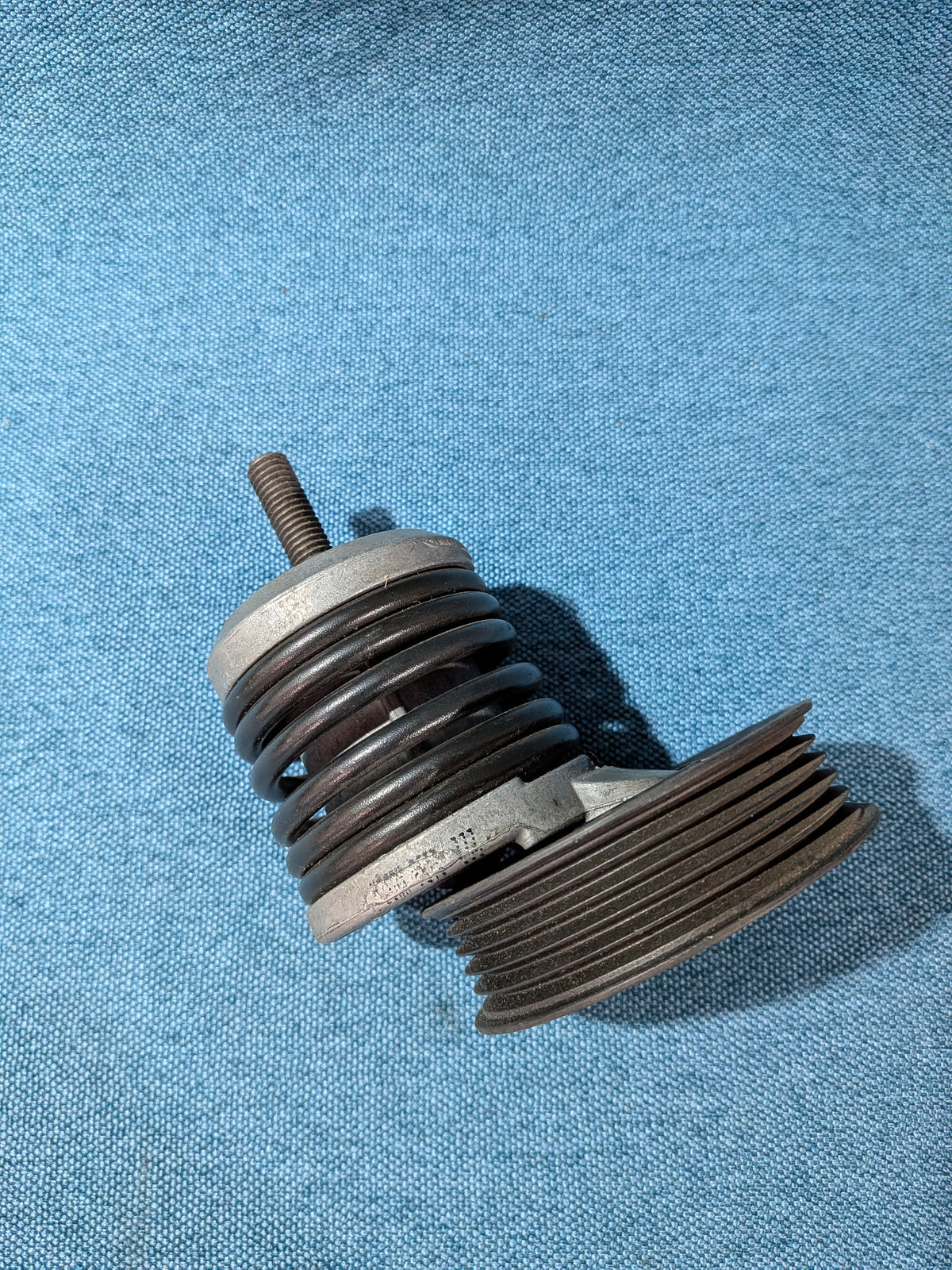 Ribbed V-belt tensioner alternator Passat 3B/BG/Audi A4 B5/A6 C5 7028903315M NOS A22