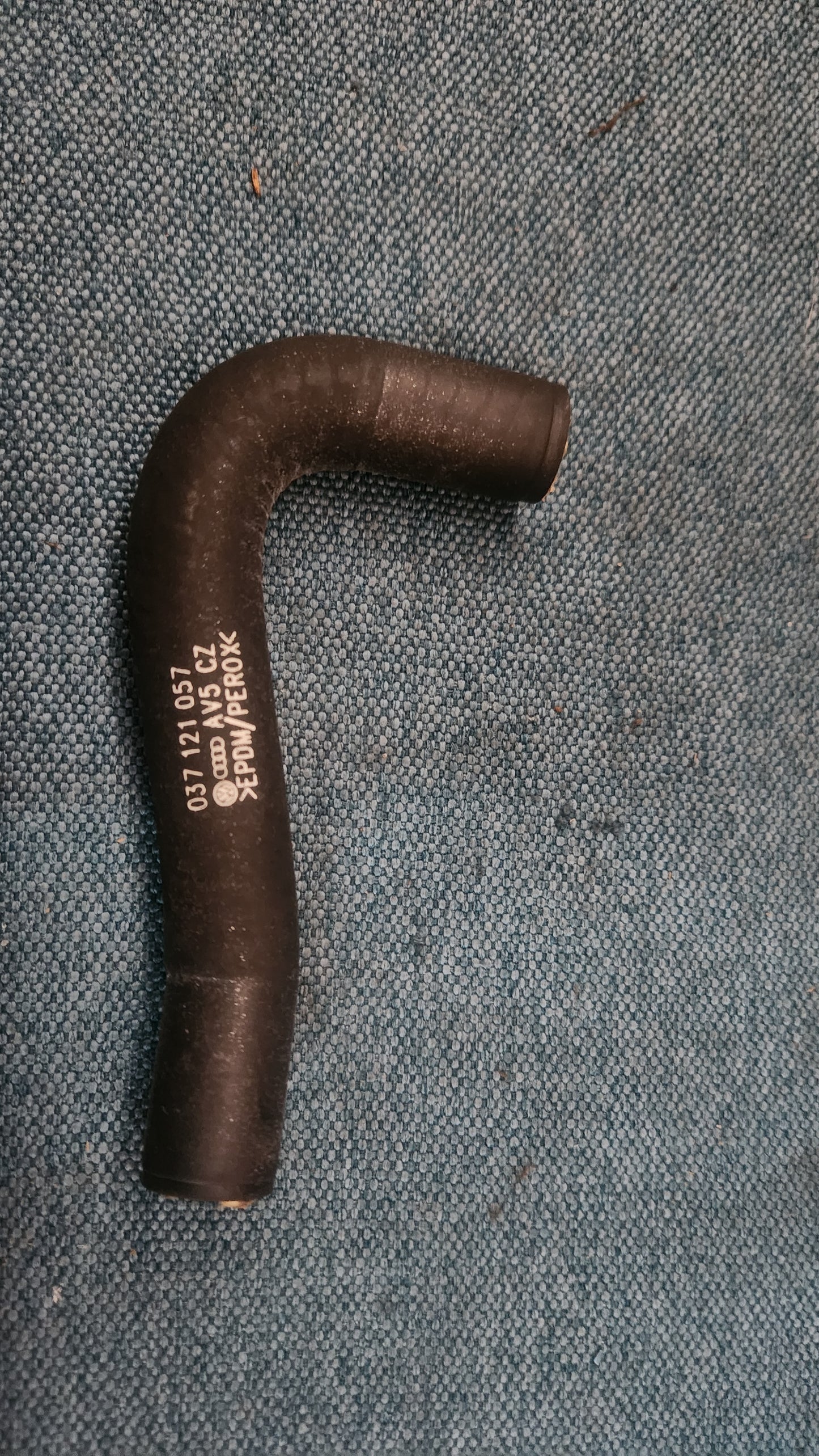 Kühlerschlauch Vergaservorwärmung Golf/Jetta2/PassatB2/3 037121057 Nos H4