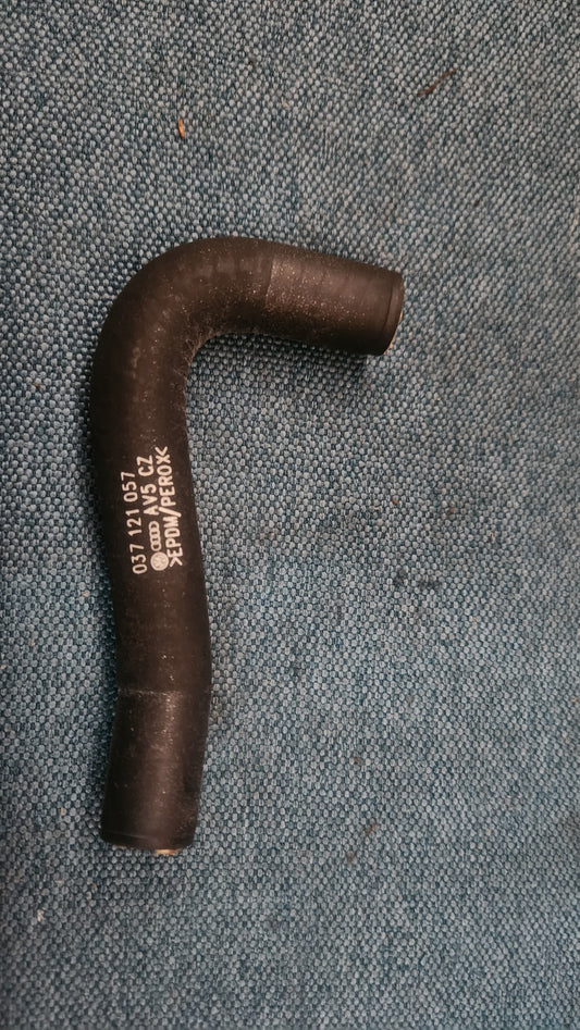 Kühlerschlauch Vergaservorwärmung Golf/Jetta2/PassatB2/3 037121057 Nos H4