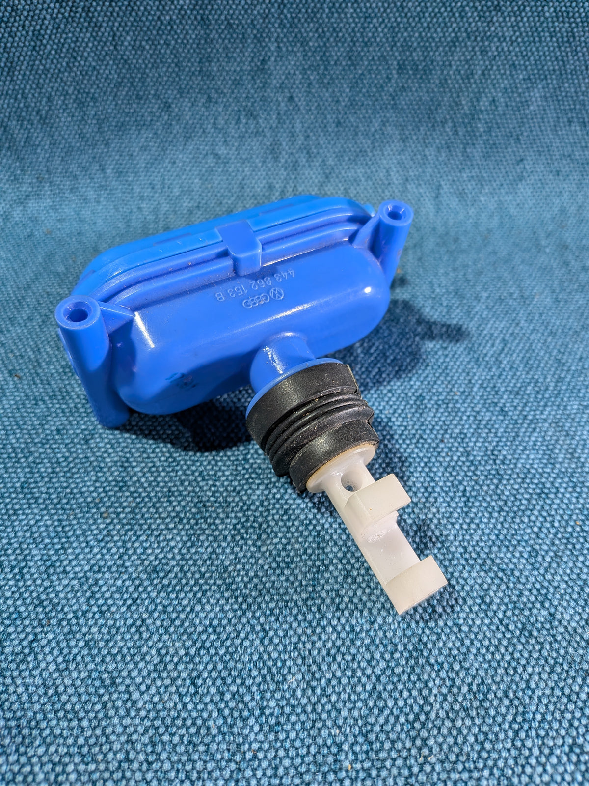 Central locking vacuum actuator Golf/Jetta/2/Passat 32B/Audi 100/200/C3 443862153 Used B7