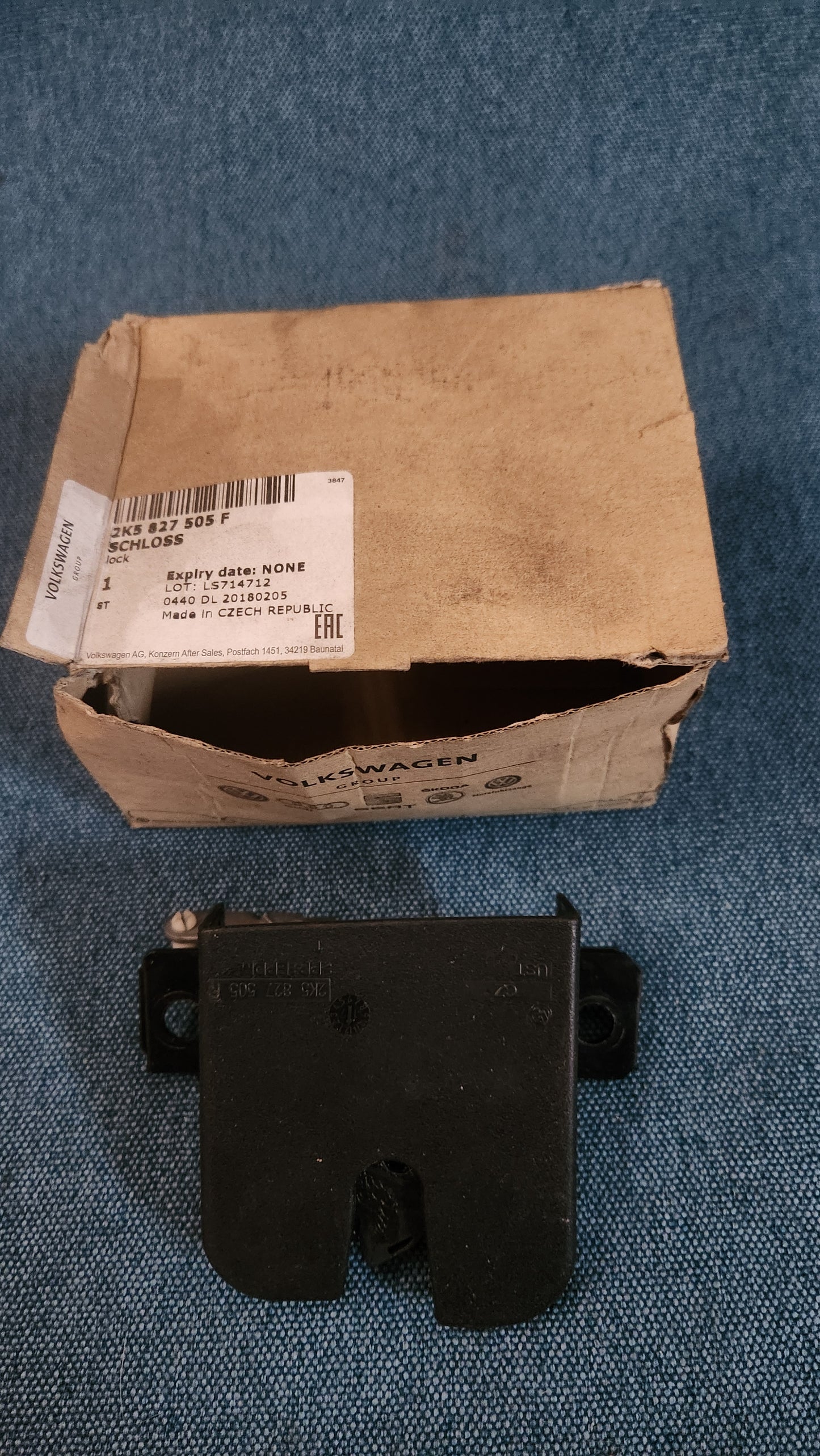 Tailgate lock rear left wing door Caddy 3/4 2K5827505F Nos M5