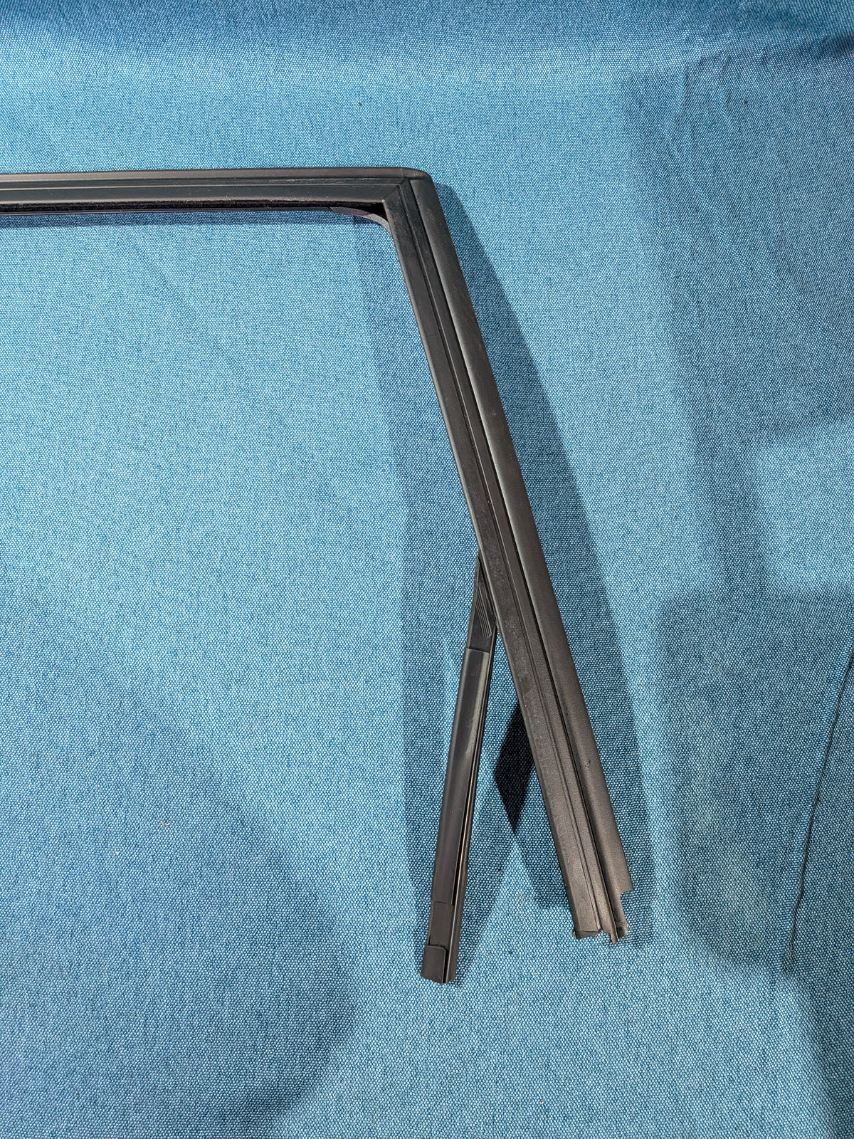 Fensterführung Gummidichtung Passat/35I/B4 3A9839431 NOS B20