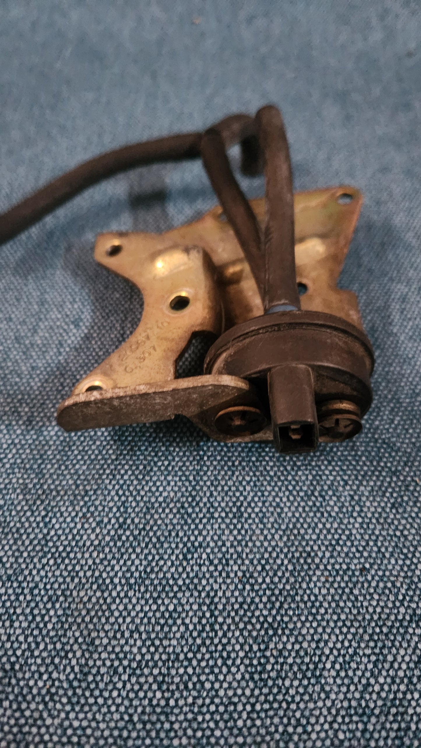 Halter mit Unterdruckdose Drosselklappensteller Pierburg 2E2 Golf/Jetta/Scirocco/2 72098710 Gebraucht M8