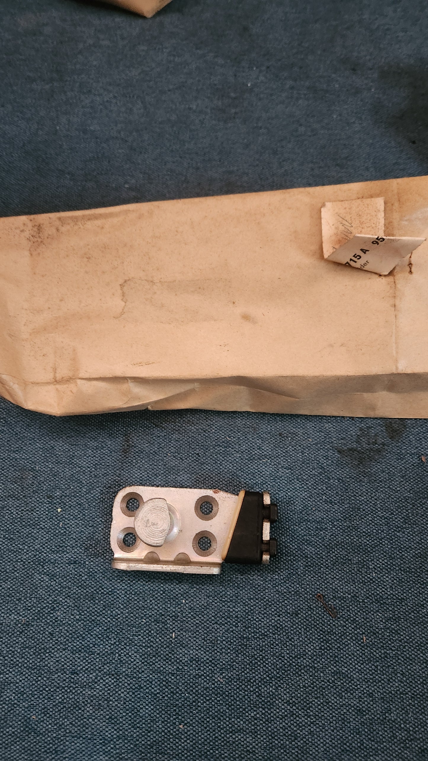 Käfer Typ 1 Schlossfänger Schließplatte  111837036E Nos S4