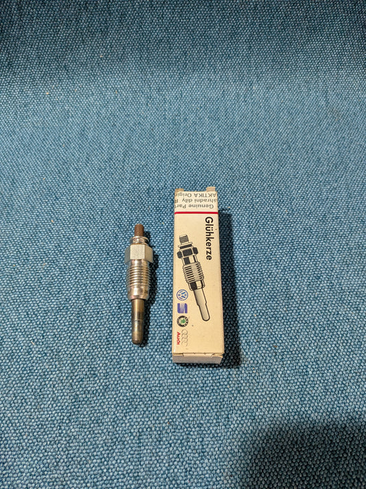 Glow plug T3/T4 Bus/Iltis/Golf/Jetta/1/2/Santana/LT1/Passat/B1/B2/B3/B4/Polo/86C/6N/Golf/3/4/Vento/Bora/New Beetle/Caddy/14D/2/9KV/Passat/3B/BG/Audi 80/90/B2/B3/B4/100/200/C2/C3/C4/A4/B5/B6/A6/C4/C5/A3 8L N10213002 NOS K2