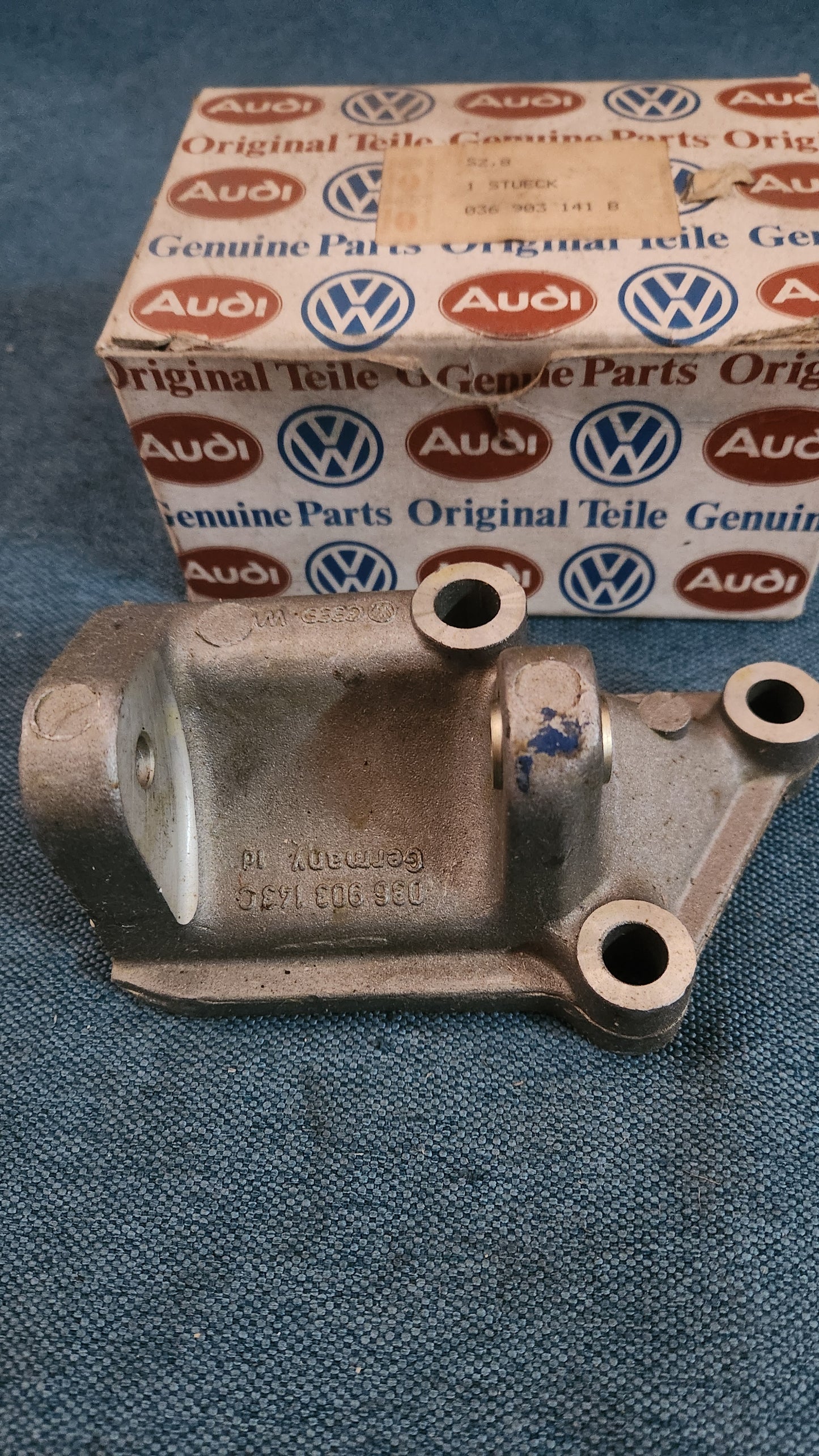 Lichtmaschinenhalter Audi 80 B1 036903141B Nos I4