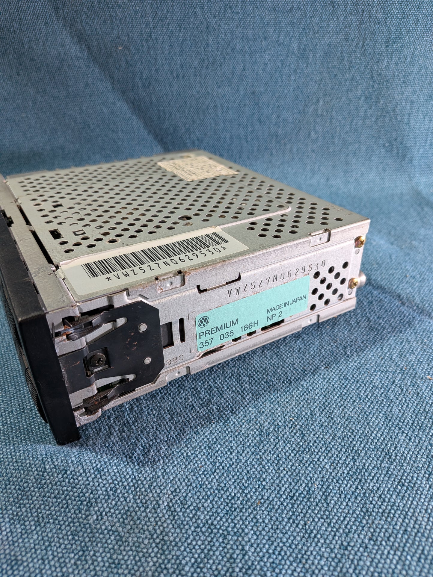 VW Premium Audio Radio Without Code 357035186H Used E11