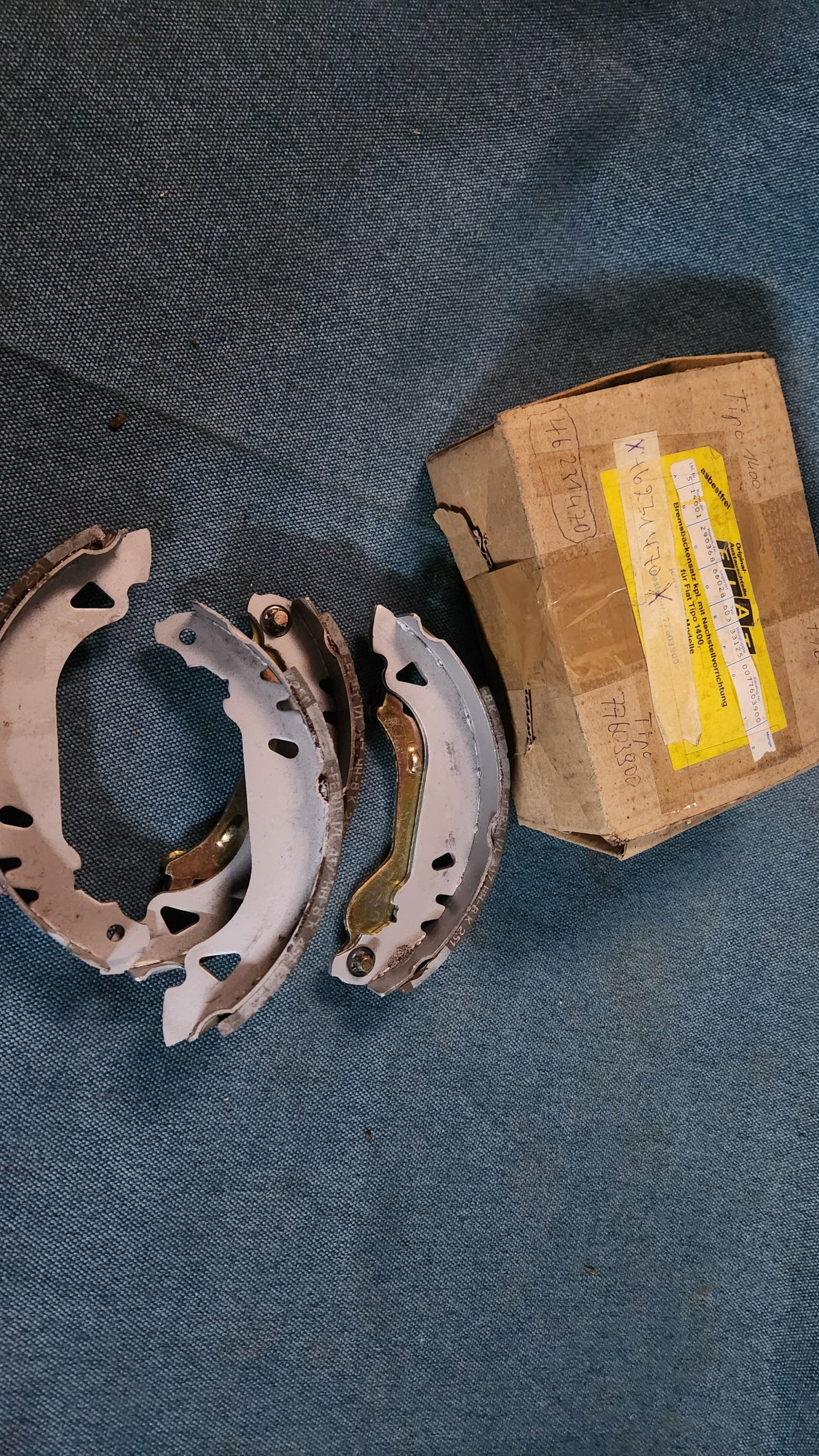 Fiat Tipo drum brake shoes 77603900 Nos B2