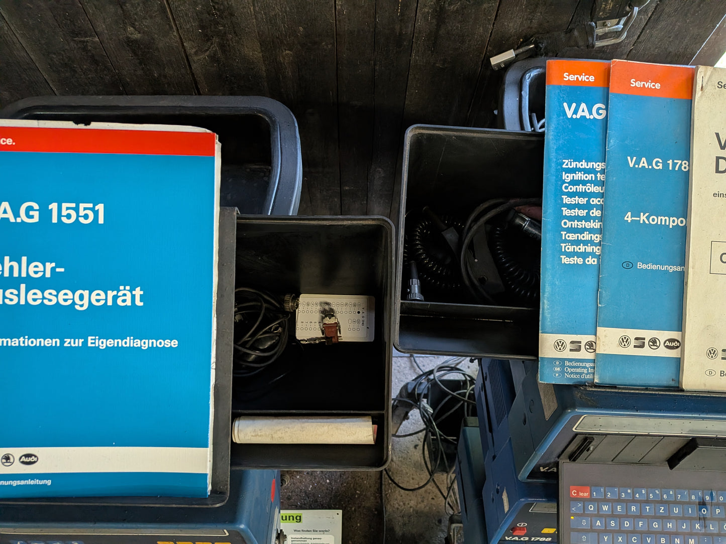 VAG Tester Turm Set VAG1798/1788/1743/1500/ 1767 und VAG 1466 Relais Tester inklusive Zubehör Gebraucht