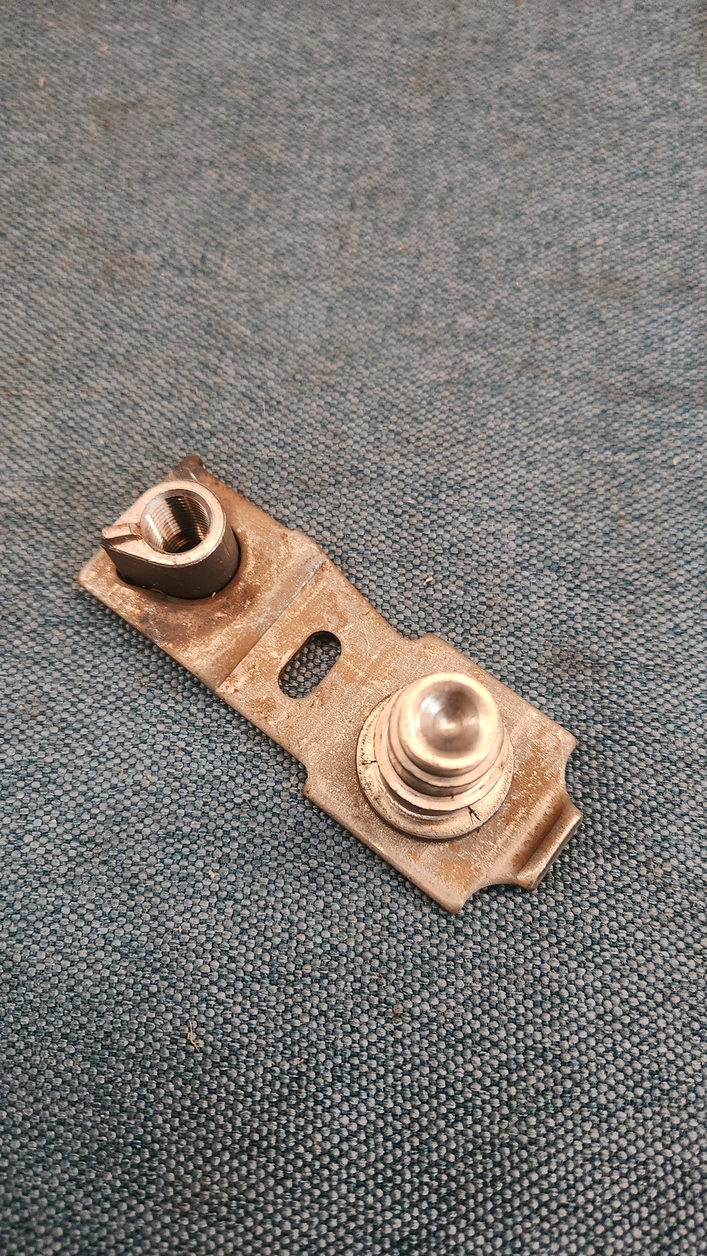Gleitstück für Sitz Links  Caddy/9K/Golf/3/Polo/6N  357881142G Nos I6