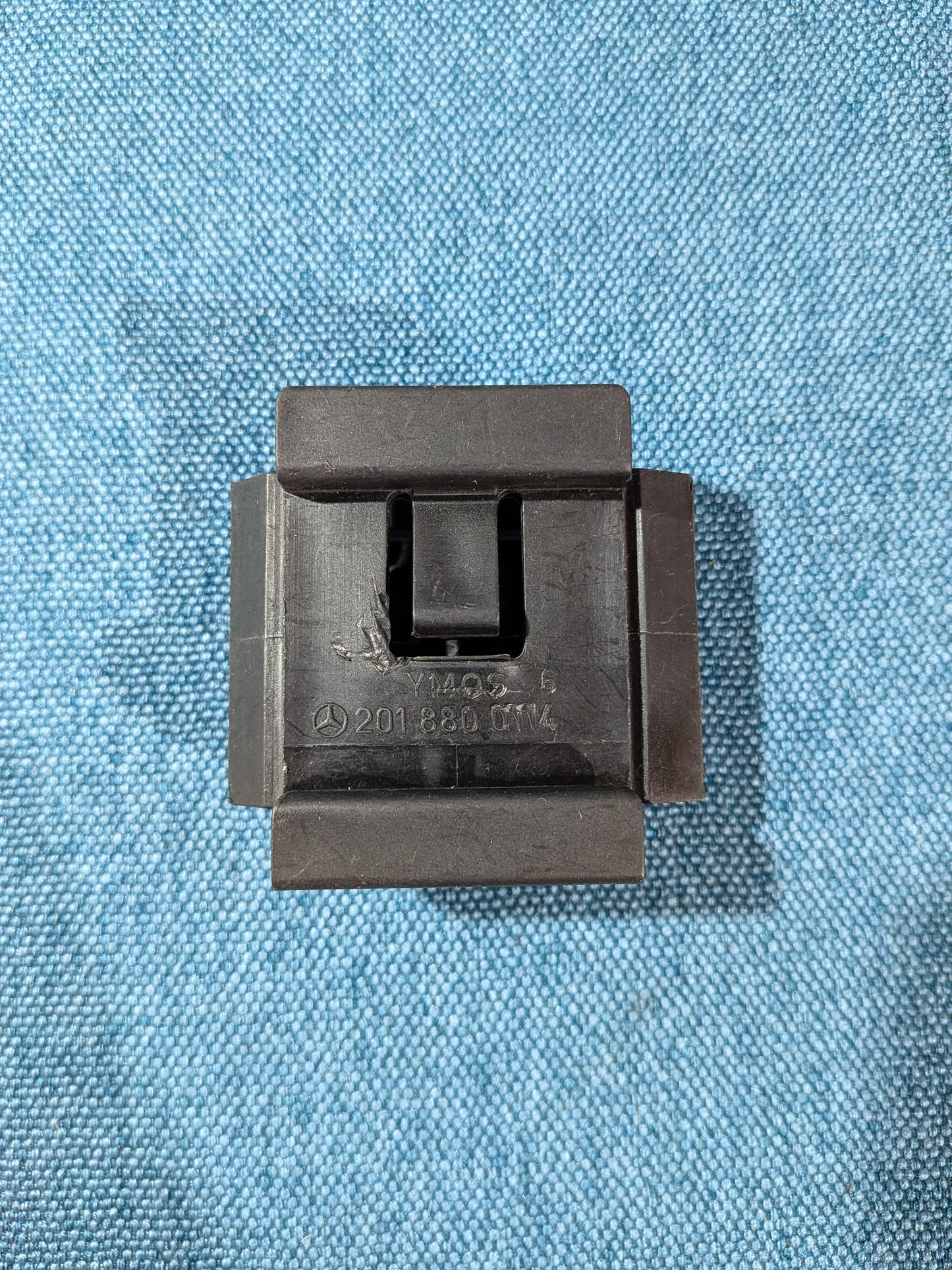 Halter Stoßstange Mercedes W201 2018800114 Gebraucht A12