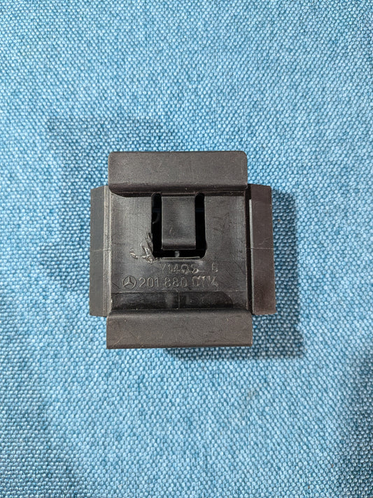 Halter Stoßstange Mercedes W201 2018800114 Gebraucht A12