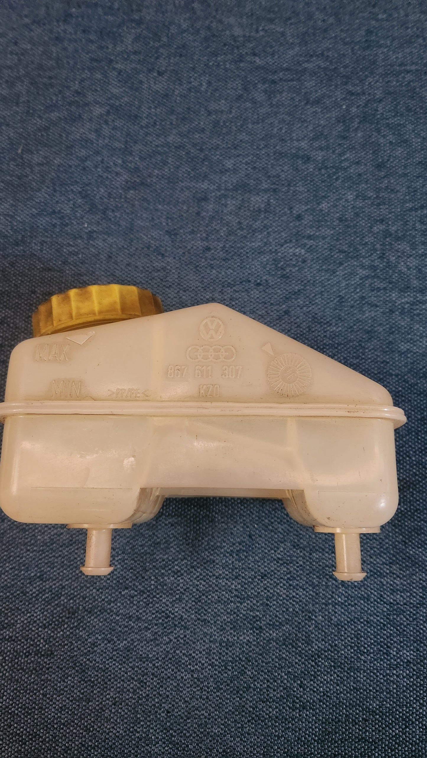 Brake fluid reservoir Polo 86C/Golf/Jetta/Scirocco/1/Caddy14D 867611307 NOS H9