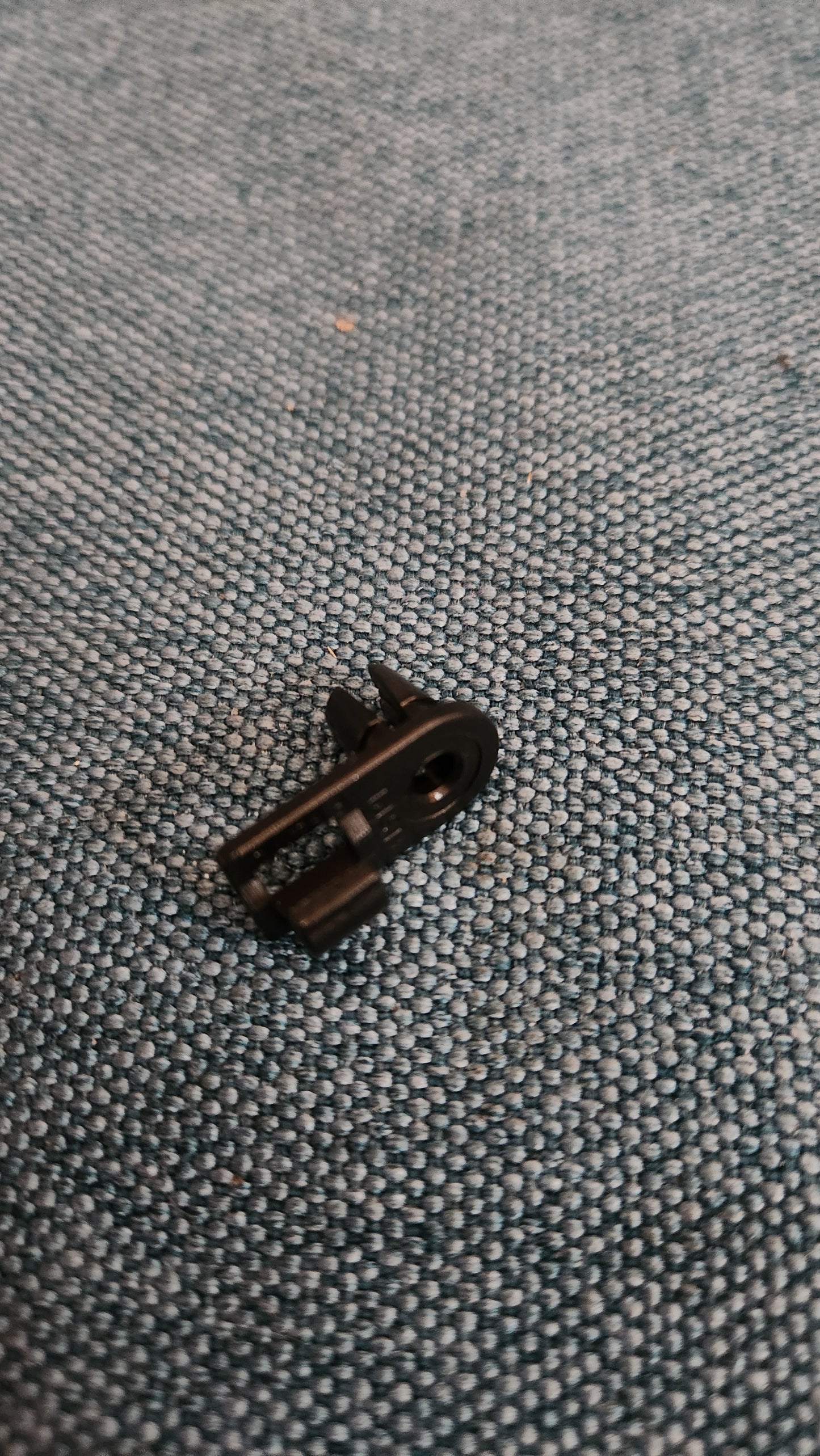 Clip Vordersitze T4 Bus 703883069  Nos K9