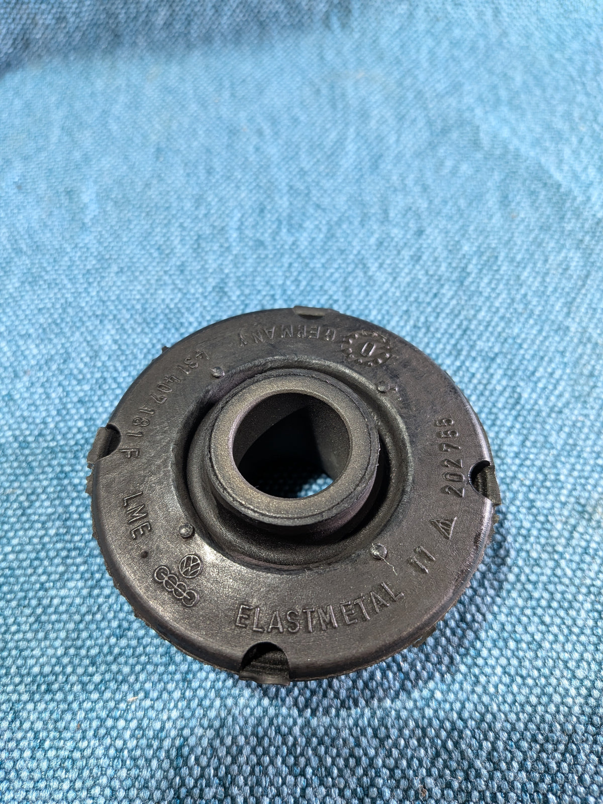 Querlenkerlager Audi/100/200/C2/V8/D11 431407181F NOS B14