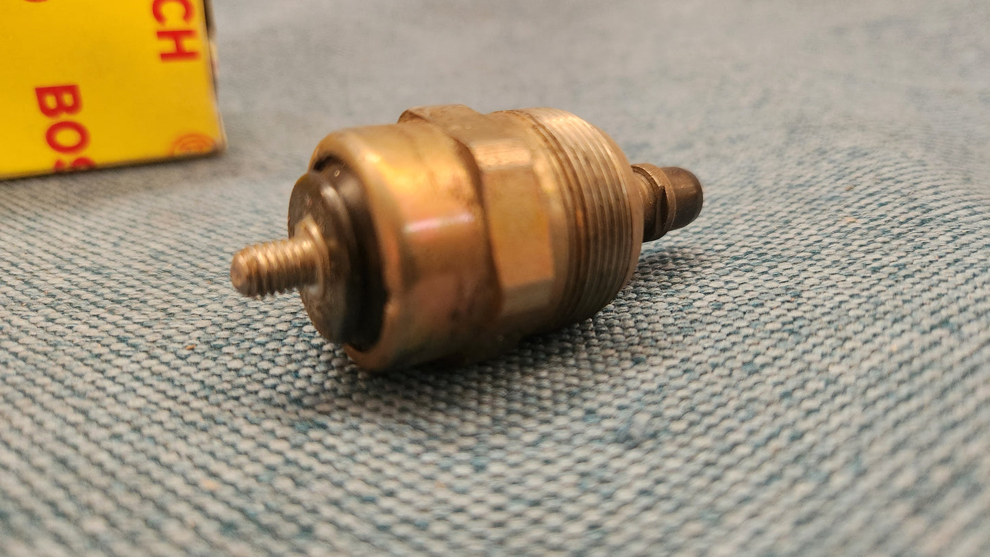 Fuel injection shut-off device Bosch AUDI 80 A3 A4 A6 Seat Alhambra Passat 3B/BG Touran 0330001025 Nos A3