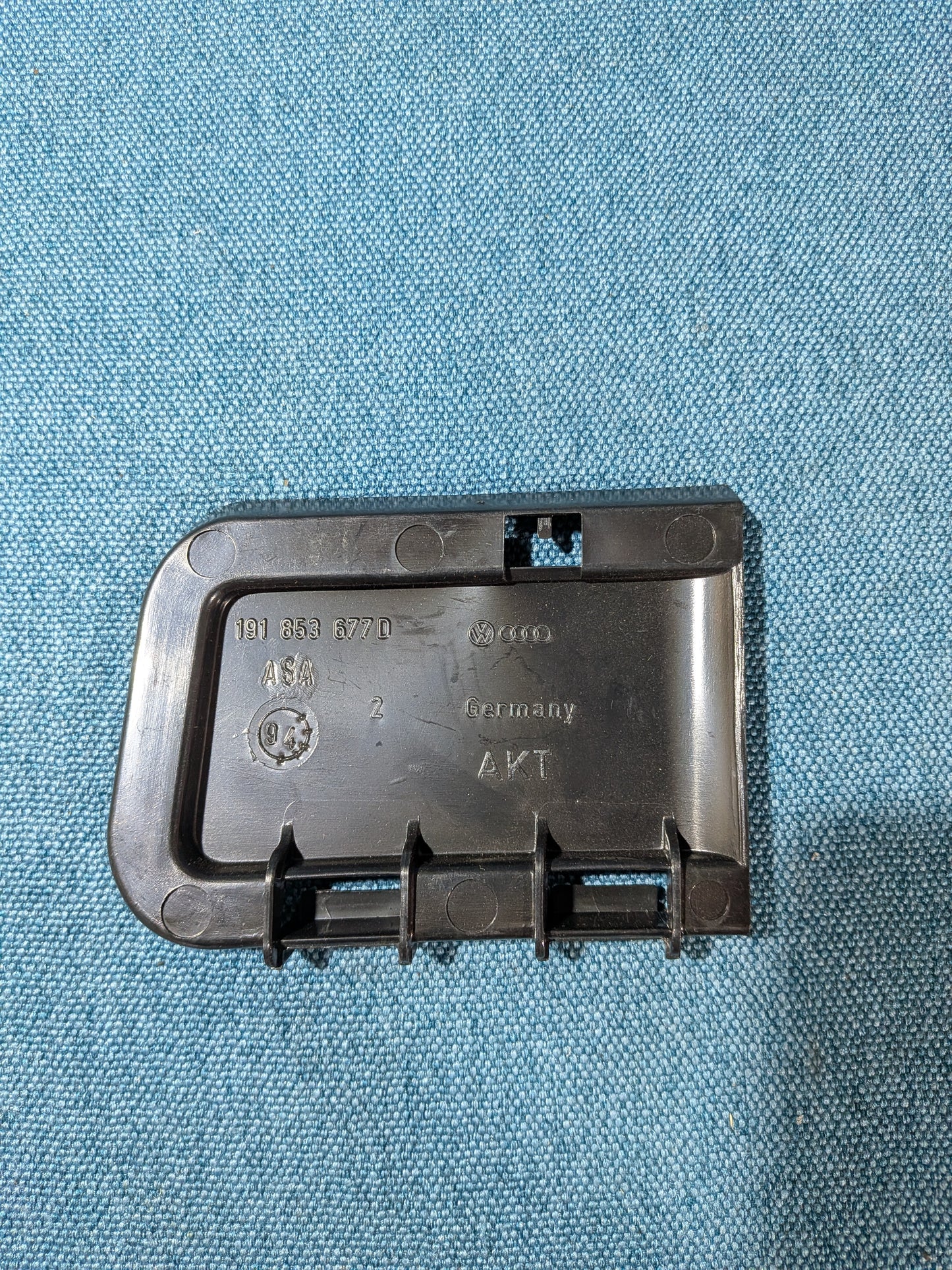 Abdeckung Luftführungsgitter vorne Stoßstange Golf/Jetta/2 191853677D NOS A14