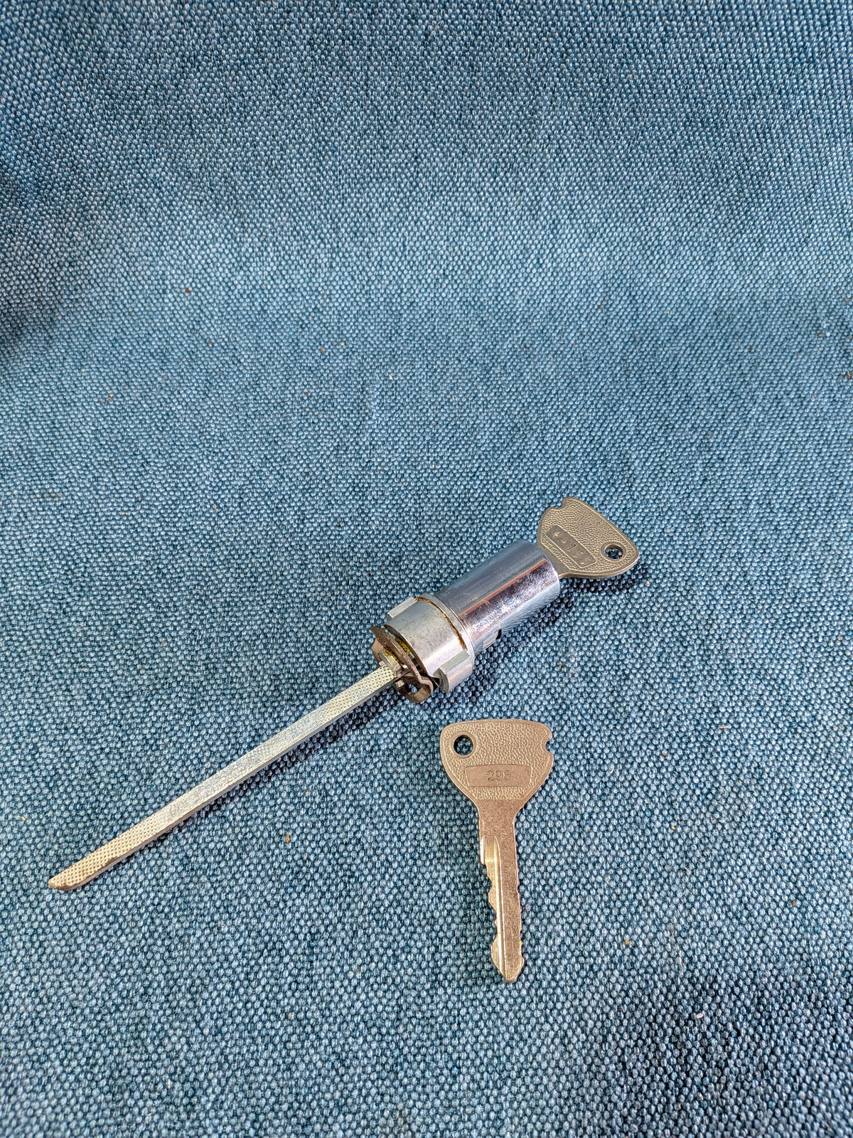 Lock cylinder for door 105 Opel Rekord C 134406 Used B8