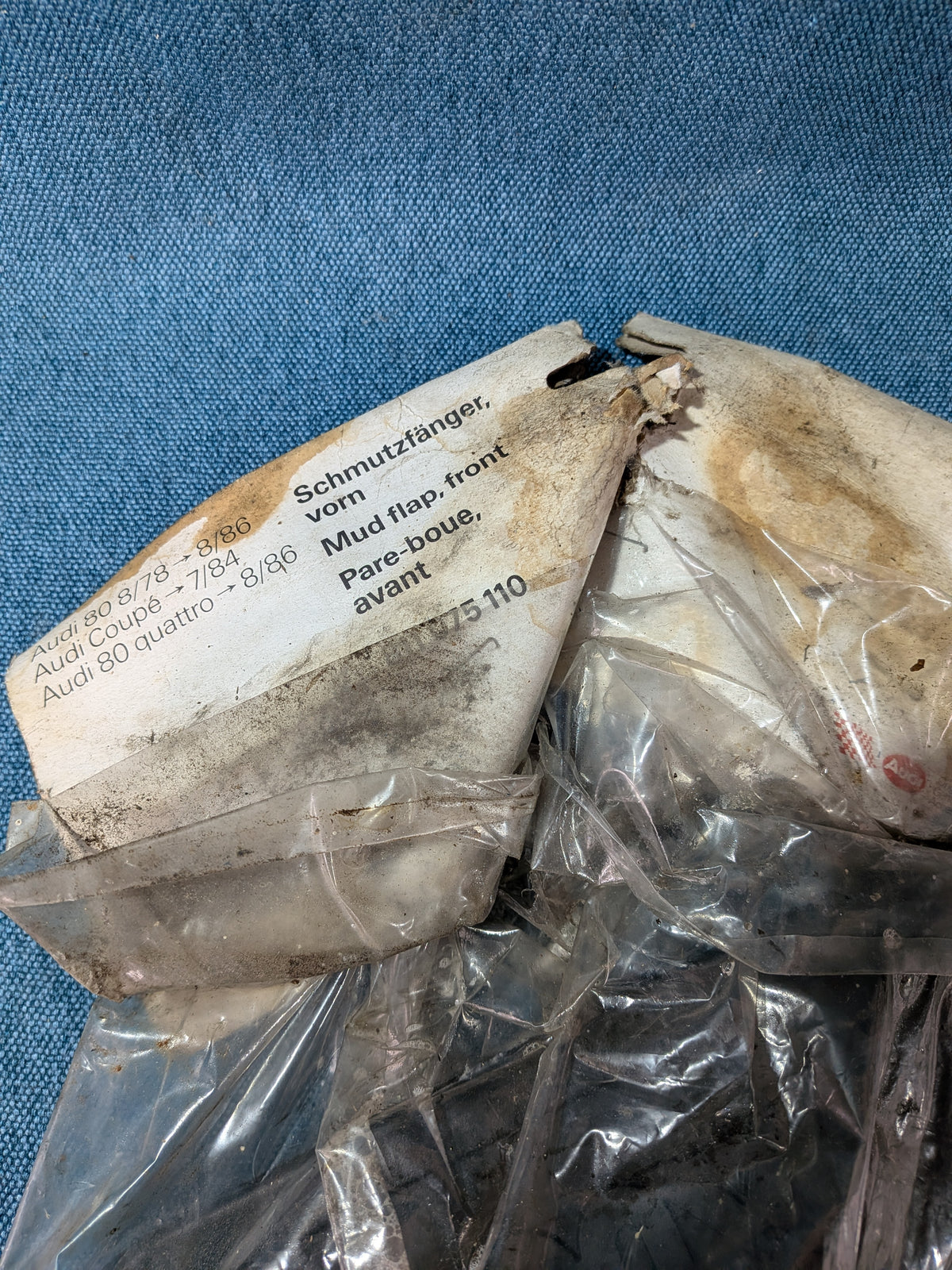 Roiskeläpät Votex Audi 80/90/B2/Coupe/Quattro 811075110 NOS B13