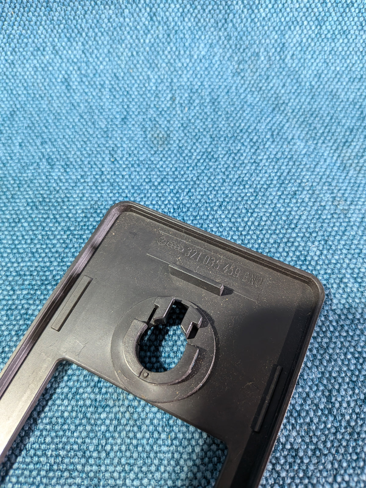 Radio Bezel with Chrome Trim Golf/Jetta/1/Passat/Audi 80/B1/Caddy 14D 321035459BNO Used E11