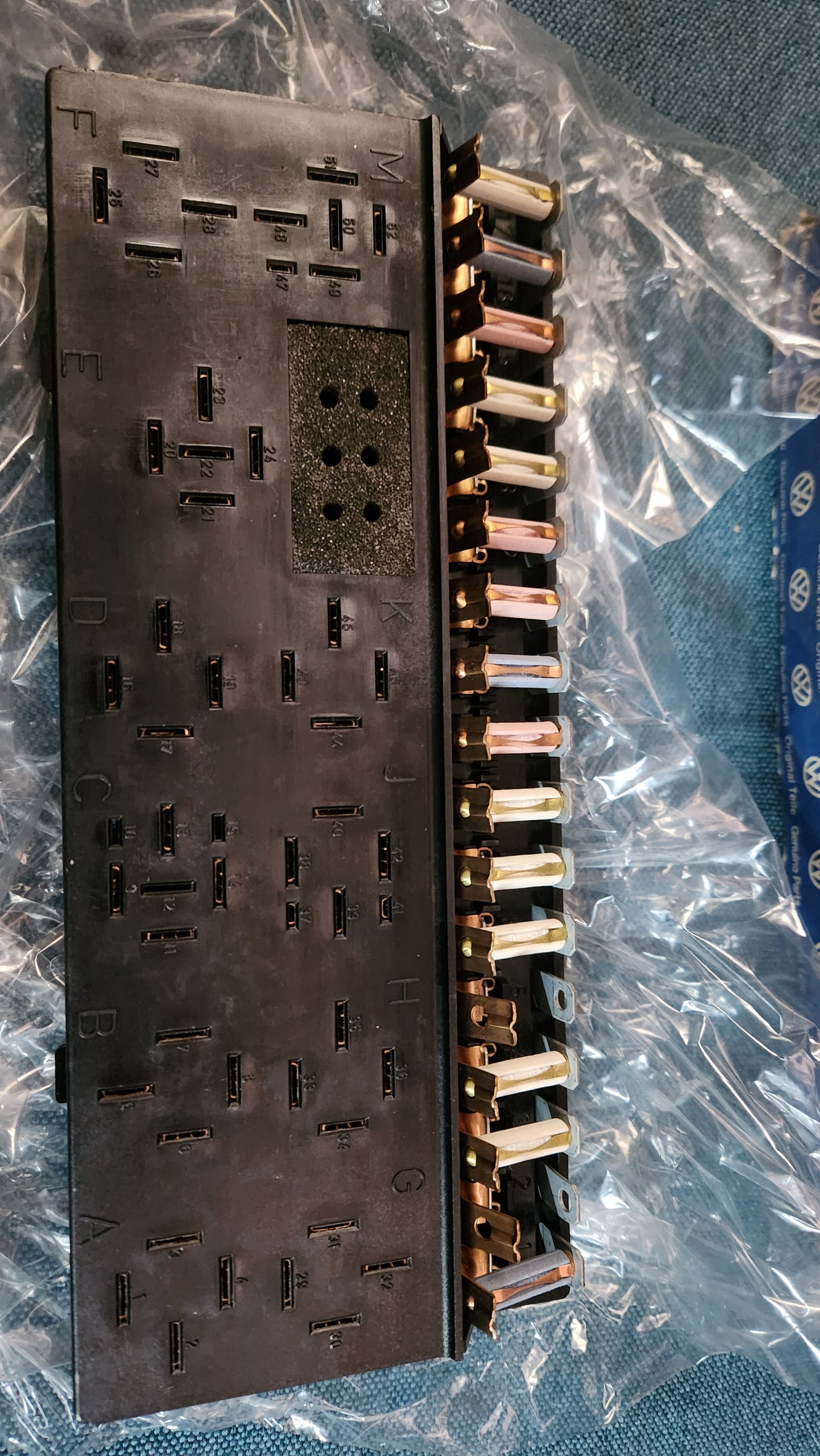 Audi 100 C2 Sicherungskasten ZE 431941822 Nos E5