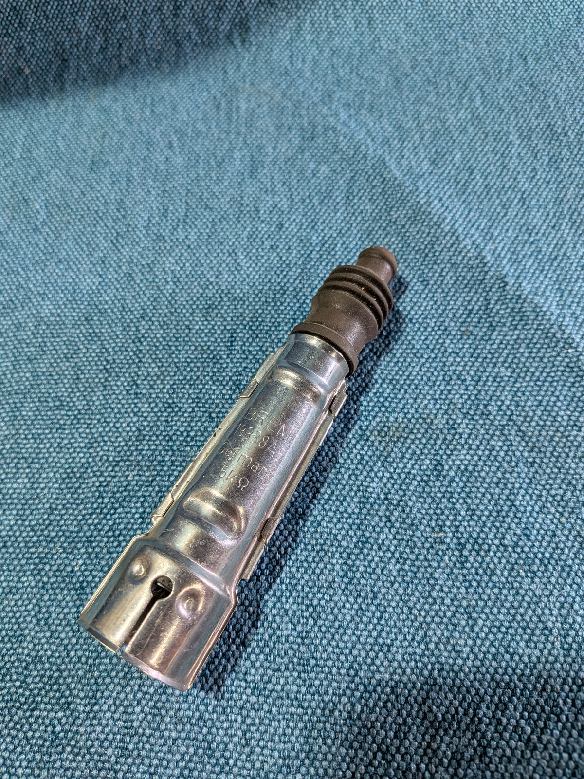 Zündkerzenstecker Bremi 13338A5 Caddy/14D/2 9KV/Golf/Jetta/1/2/3/Vento/Corrado/Derby/Iltis/LT1/Passat/B1/B2/B3/B4/Polo/86C/6N/Santana/Scirocco/1/2/T1/T2/T3/T4 Bus/Wartburg/Audi 50/80/90/B1/B2/B3/B4/100/200/C1/C2/C3/C4/A4 B5/A6 C4 036035255J NOS/Neu B14