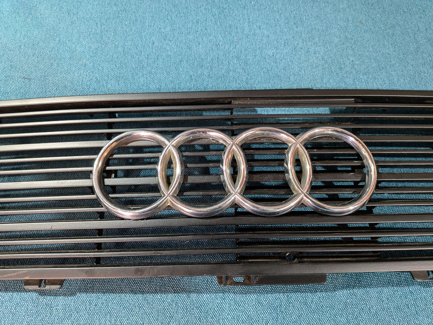 Kühlergrill Audi 80 Typ 81/85 B2 811853655 Gebraucht A4
