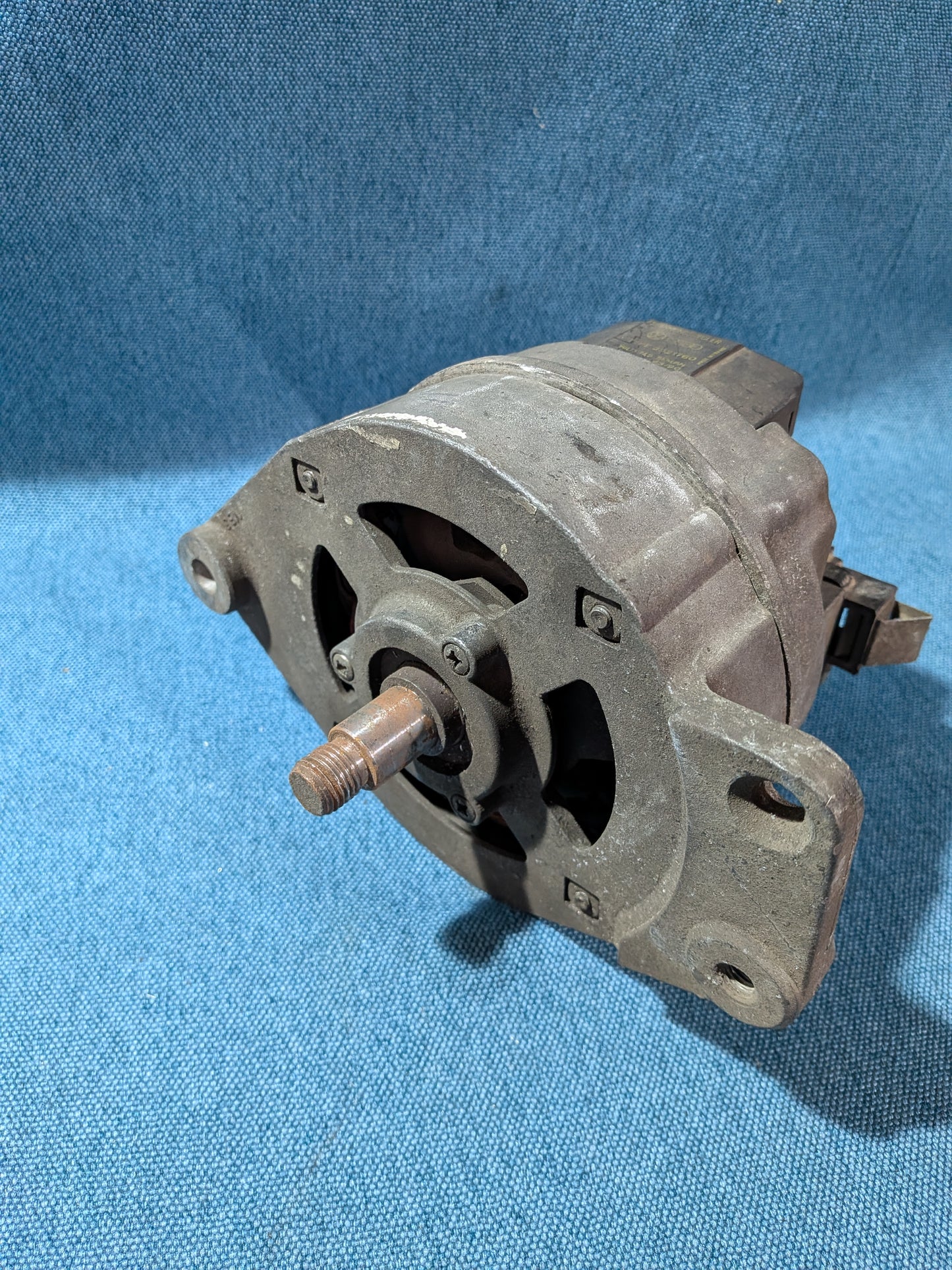 Lichtmaschine Passat/B1/B2/Golf/Jetta/Scirocco/1/2/Caddy14D/LT1/T3 Bus/Audi 80/90/B2/100/200/C2/C3 036903023T Gebraucht A17