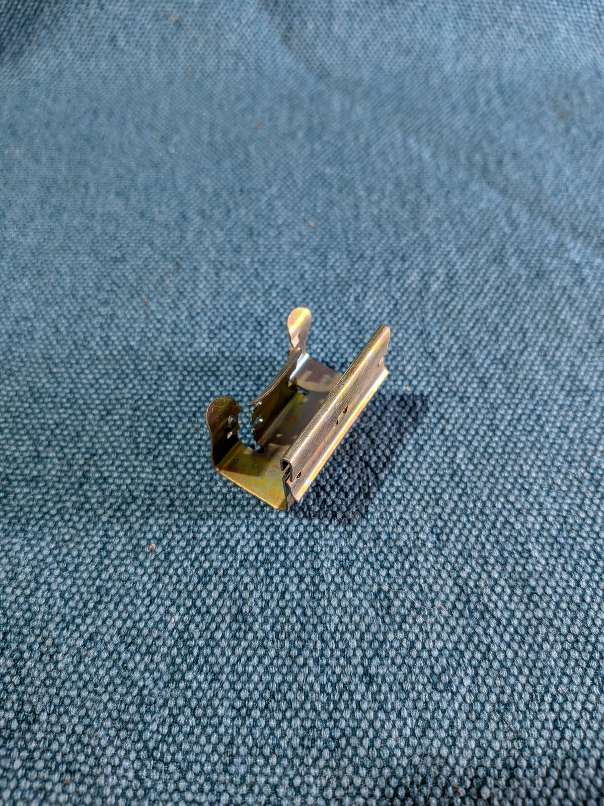 Klemme Passat/35I/B3 57853582 NOS B8