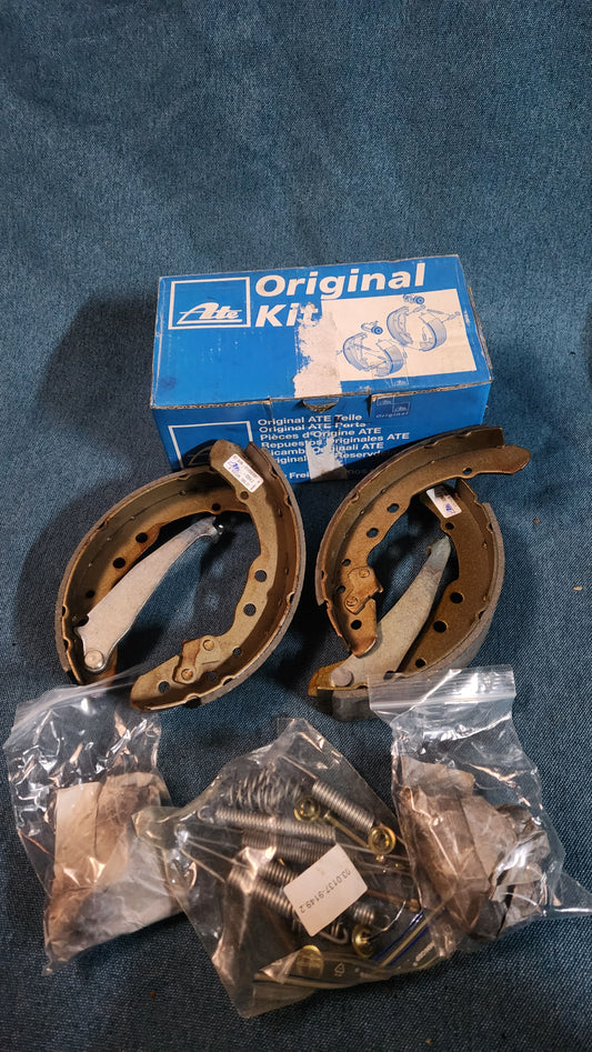 ATE Trommelbremse Komplett Kit Passat B3 35I / Audi 100 C3 686120 Nos D4