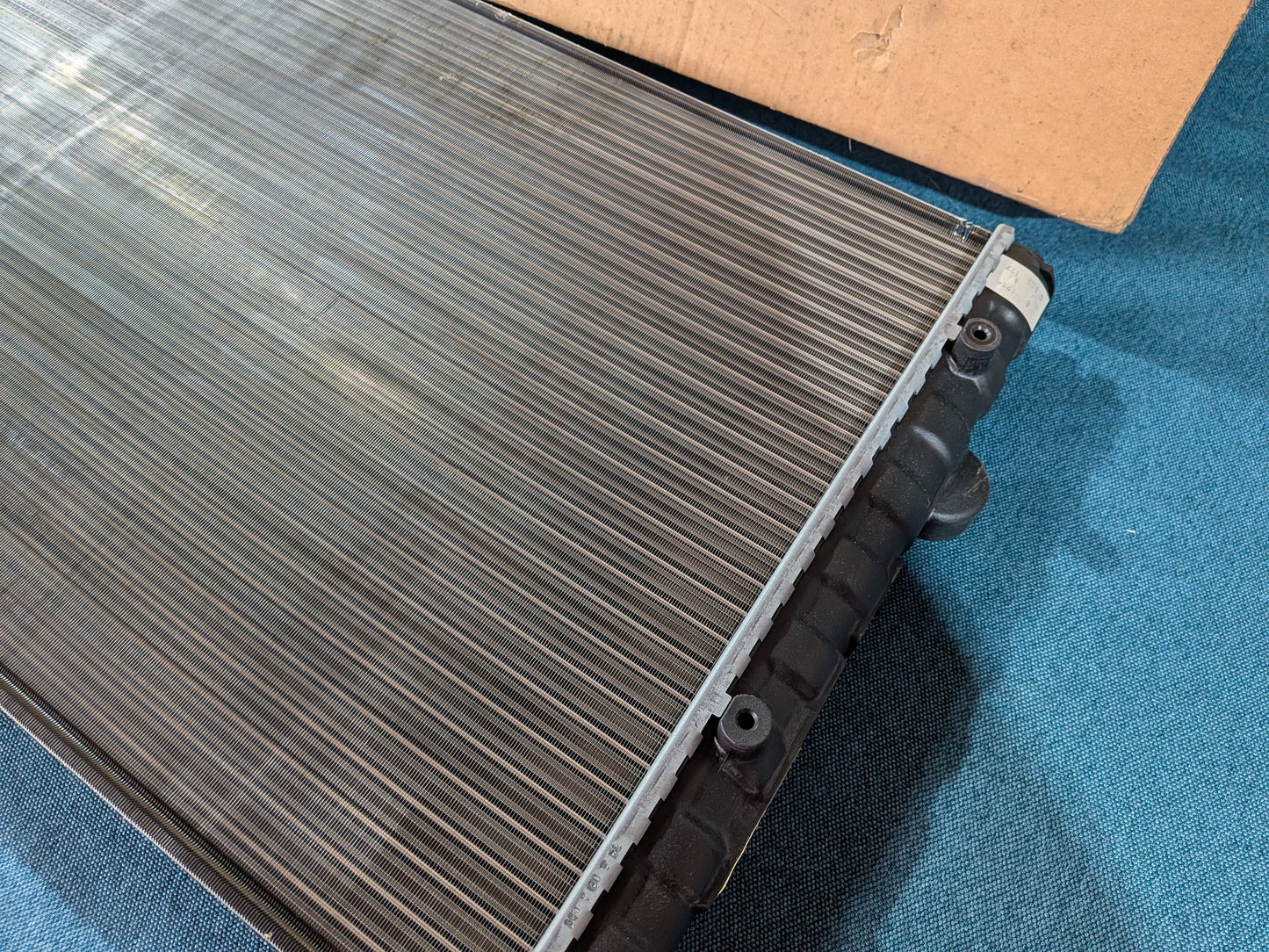 Kühler Passat B3/B4 35I 3A0121253 NOS A18