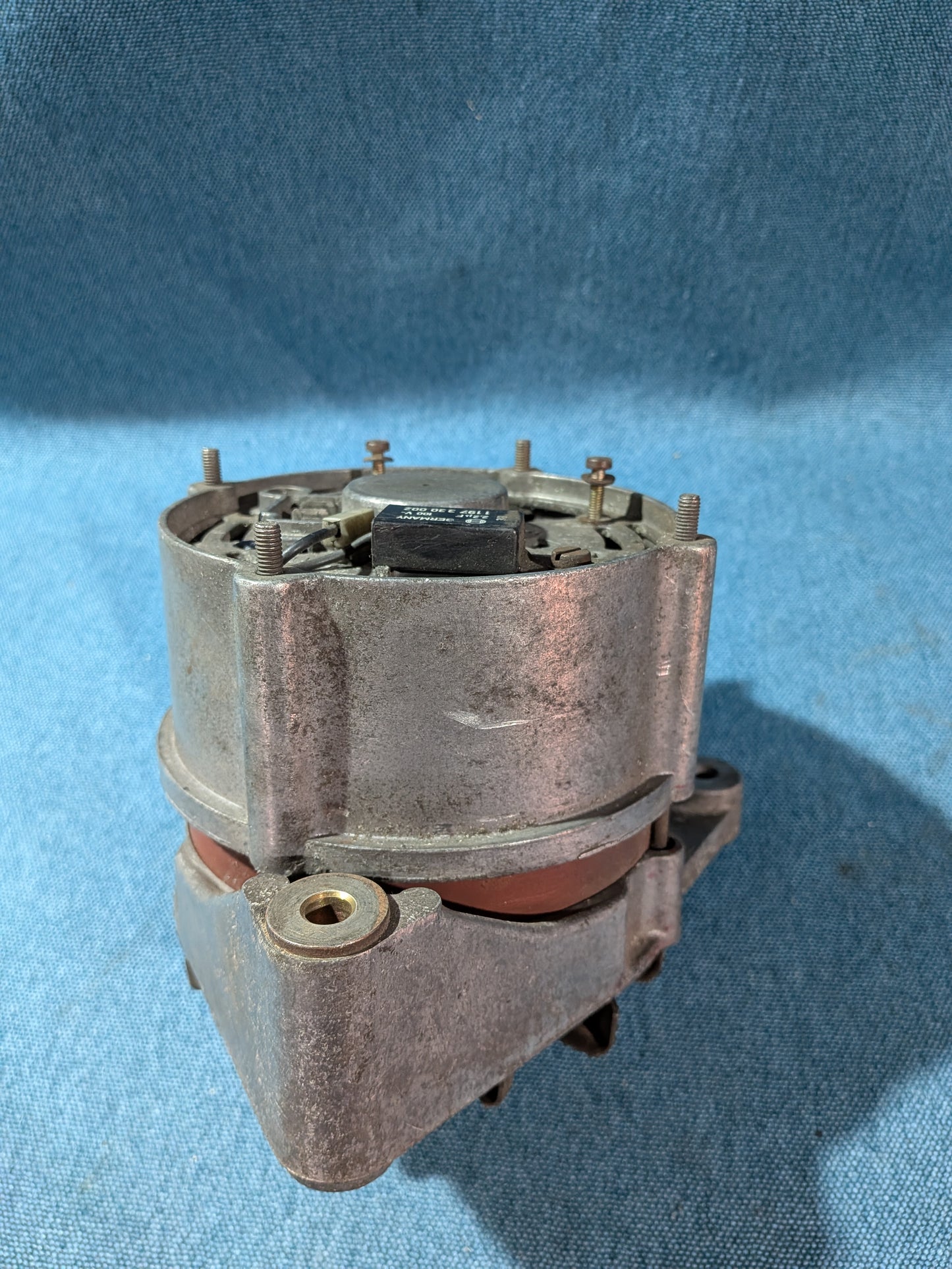 Lichtmaschine Golf/Jetta/Scirocco/1/2/Caddy14D/LT1/Passat/B1/B2/T2/T3 Bus/Audi 80/90/B2/100/200/C2/C3 049903023R Gebraucht A17
